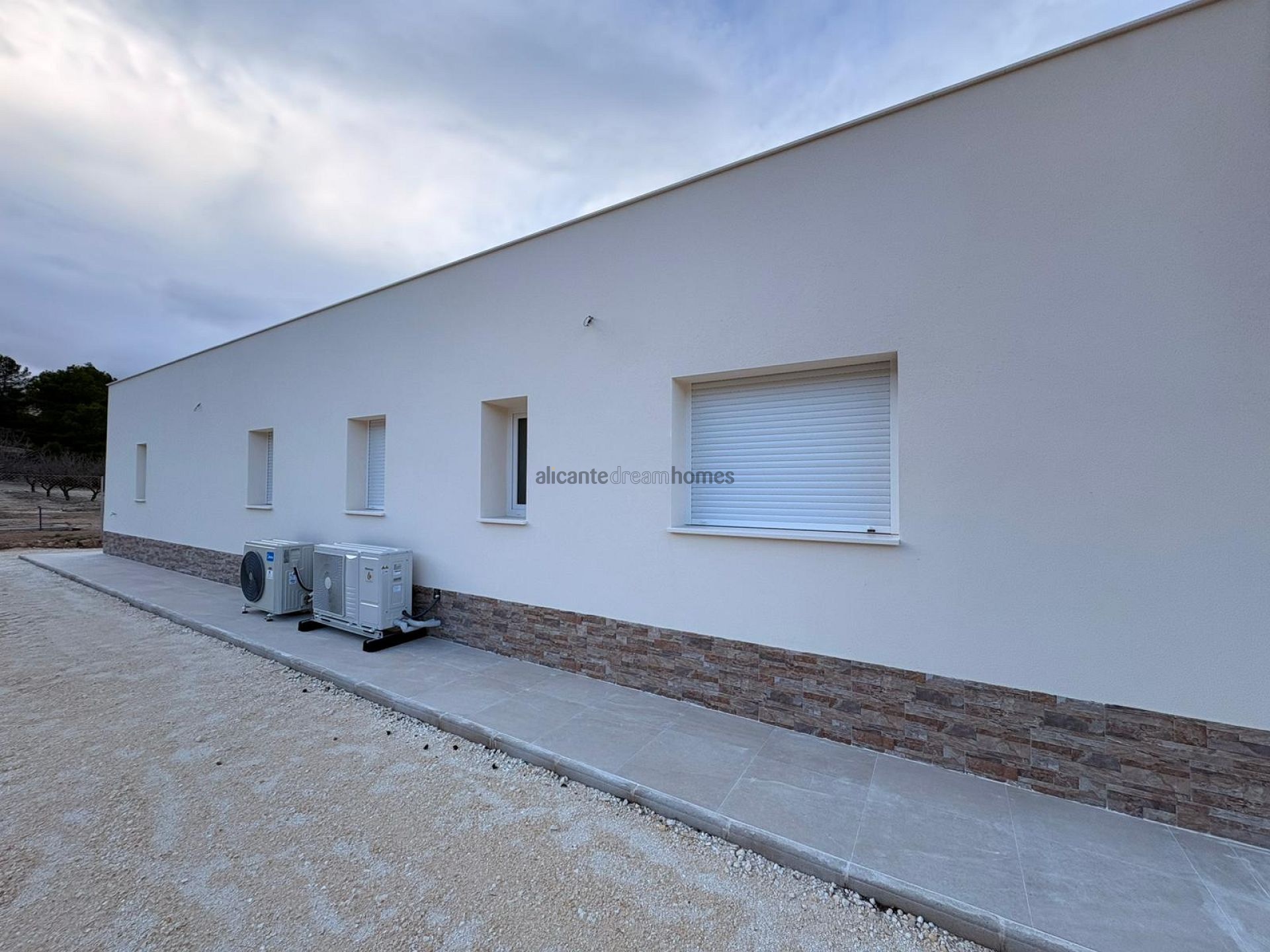 Resale - 3 Bedroom 2 Bathroom Villa in Pinoso -  - Alicante