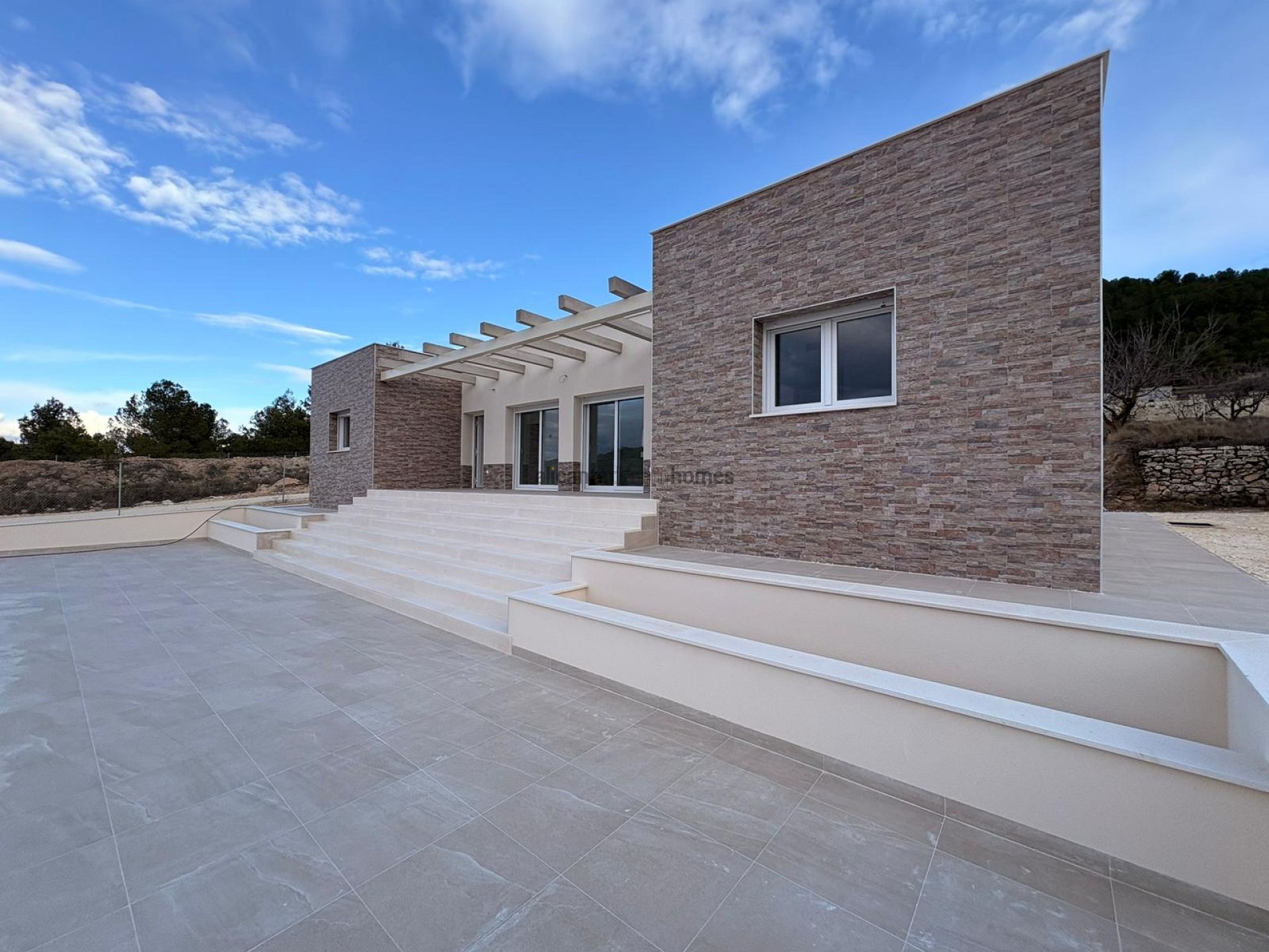 Resale - 3 Bedroom 2 Bathroom Villa in Pinoso -  - Alicante