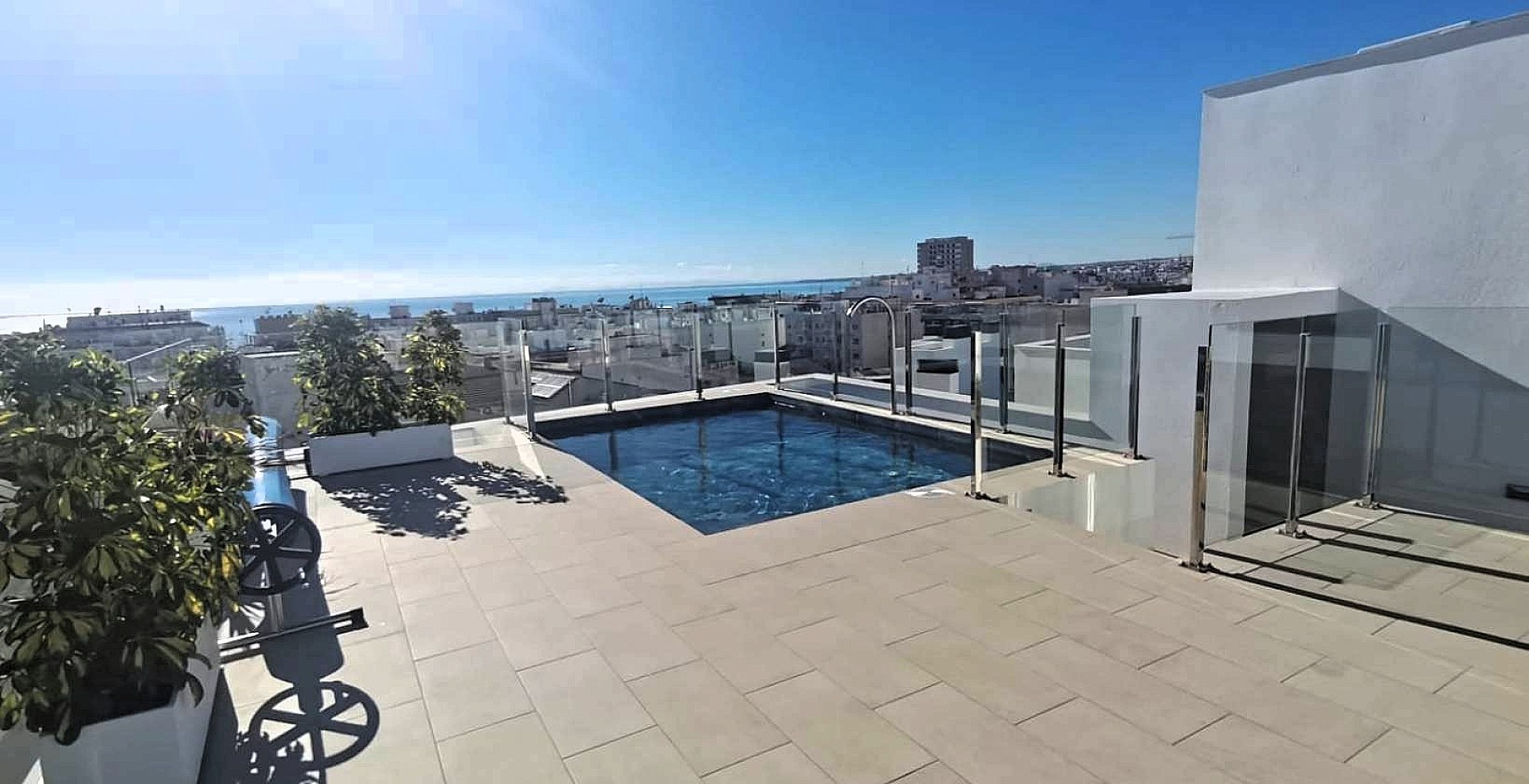 Resale - 2 Bedroom 2 Bathroom Apartment in Torrevieja -  - Alicante