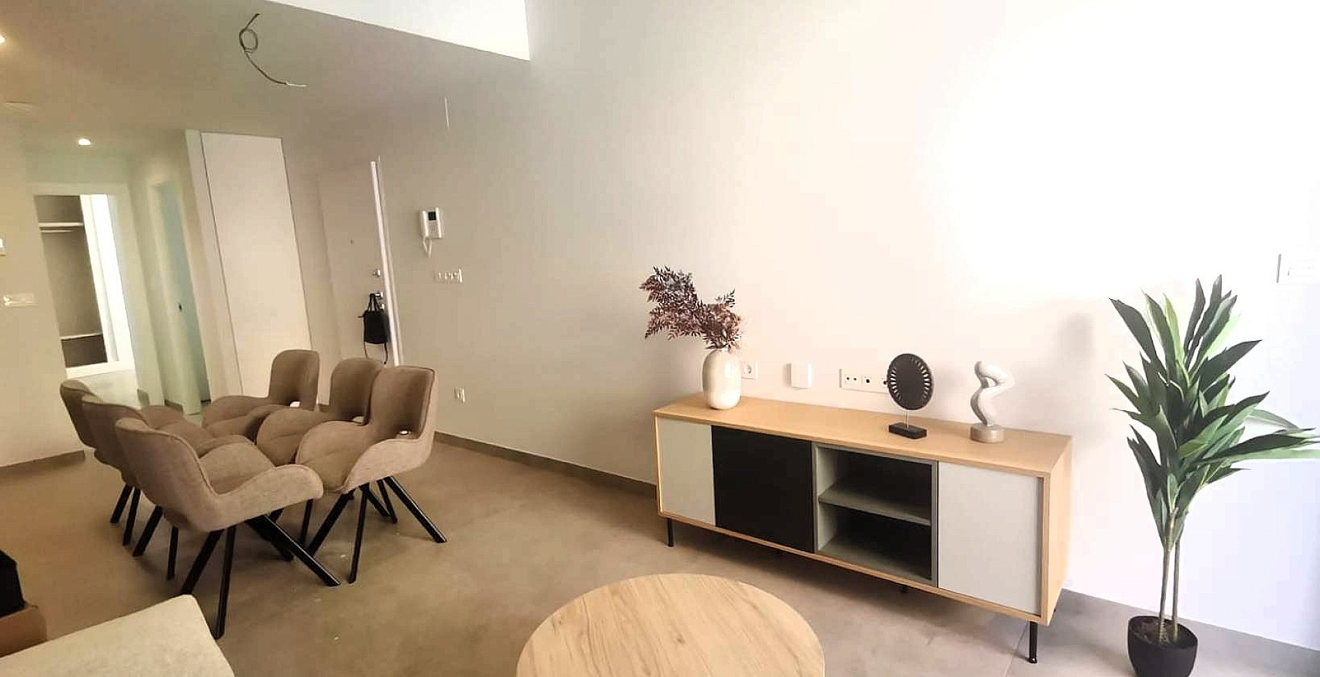 Resale - 2 Bedroom 2 Bathroom Apartment in Torrevieja -  - Alicante