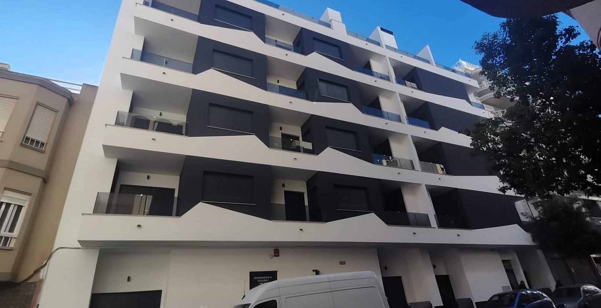 Resale - 2 Bedroom 2 Bathroom Apartment in Torrevieja -  - Alicante