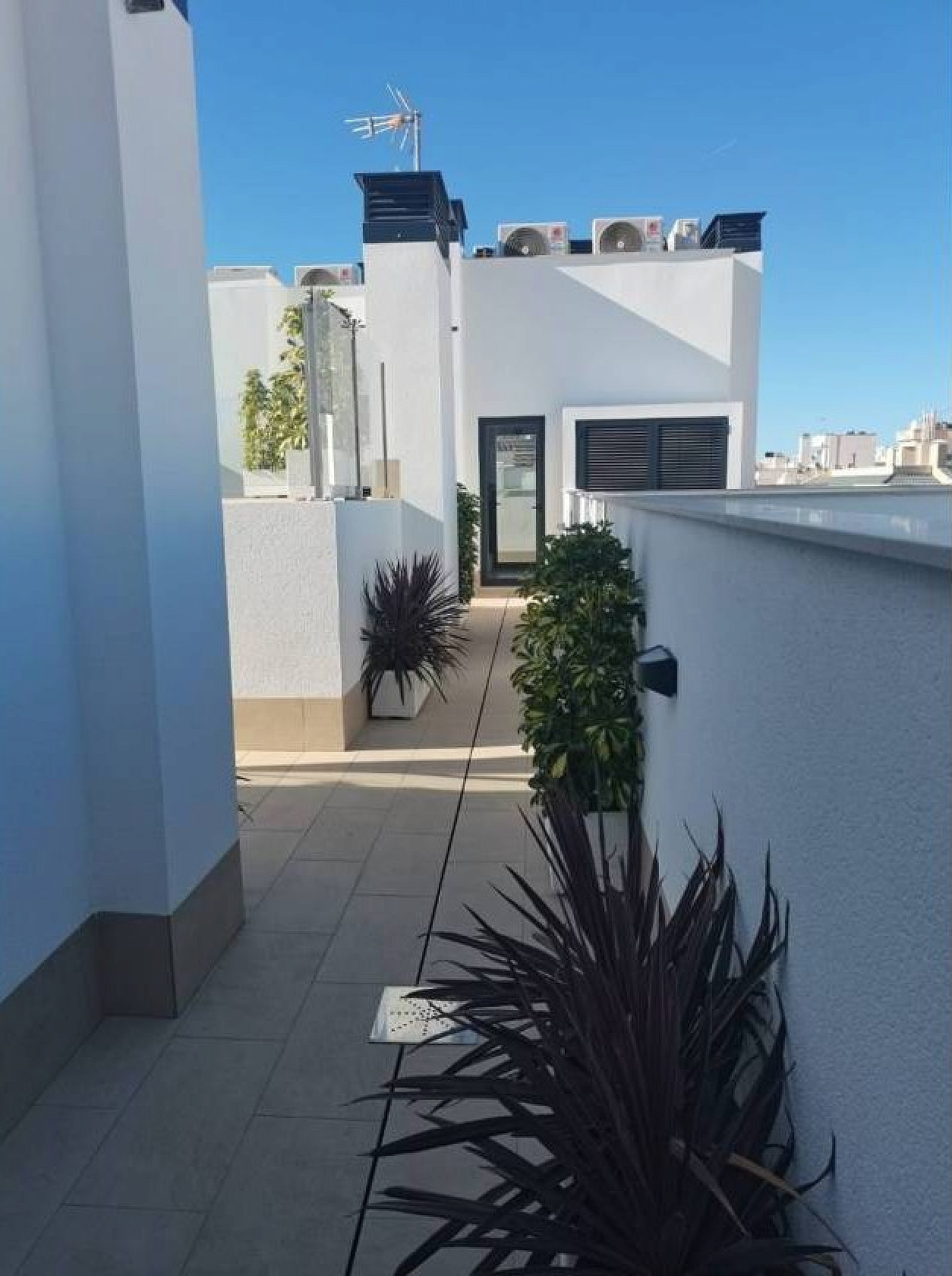 Resale - 2 Bedroom 2 Bathroom Apartment in Torrevieja -  - Alicante