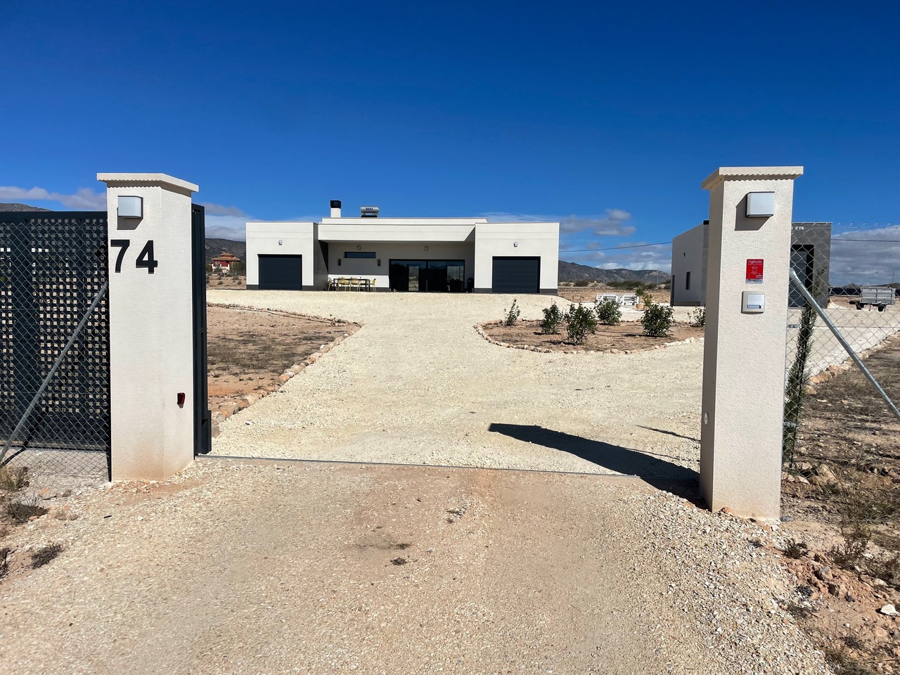 Resale - 4 Bedroom 3 Bathroom Villa in Pinoso - , Pinoso, Alicante, Spain - Alicante