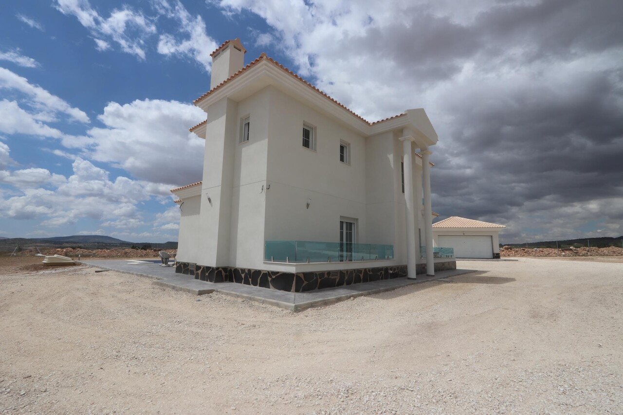 Resale - 4 Bedroom 3 Bathroom Villa in Pinoso - , Pinoso, Alicante, Spain - Alicante
