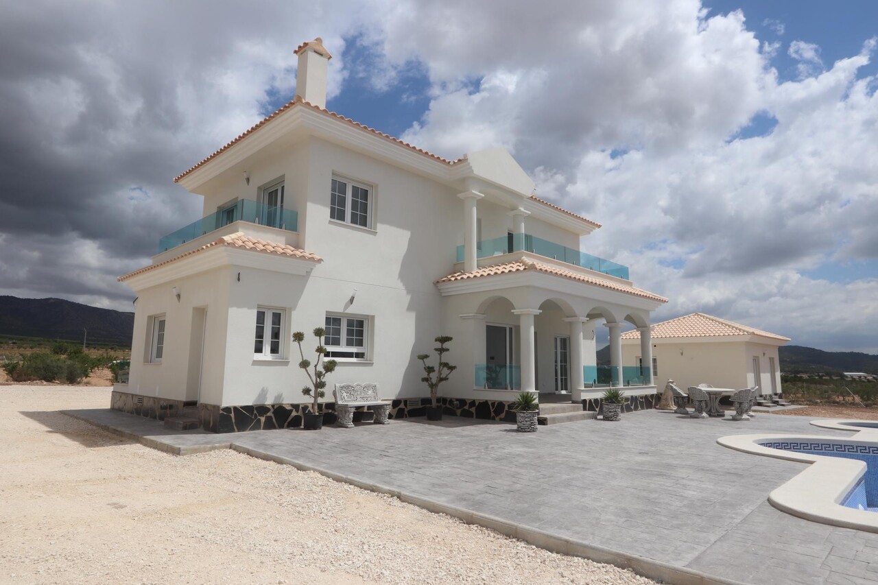 Resale - 4 Bedroom 3 Bathroom Villa in Pinoso - , Pinoso, Alicante, Spain - Alicante