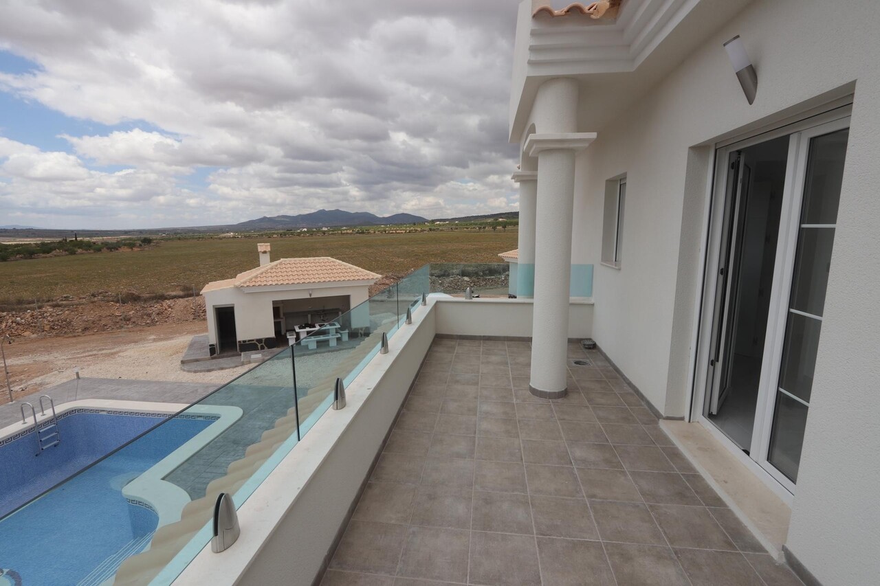 Resale - 4 Bedroom 3 Bathroom Villa in Pinoso - , Pinoso, Alicante, Spain - Alicante