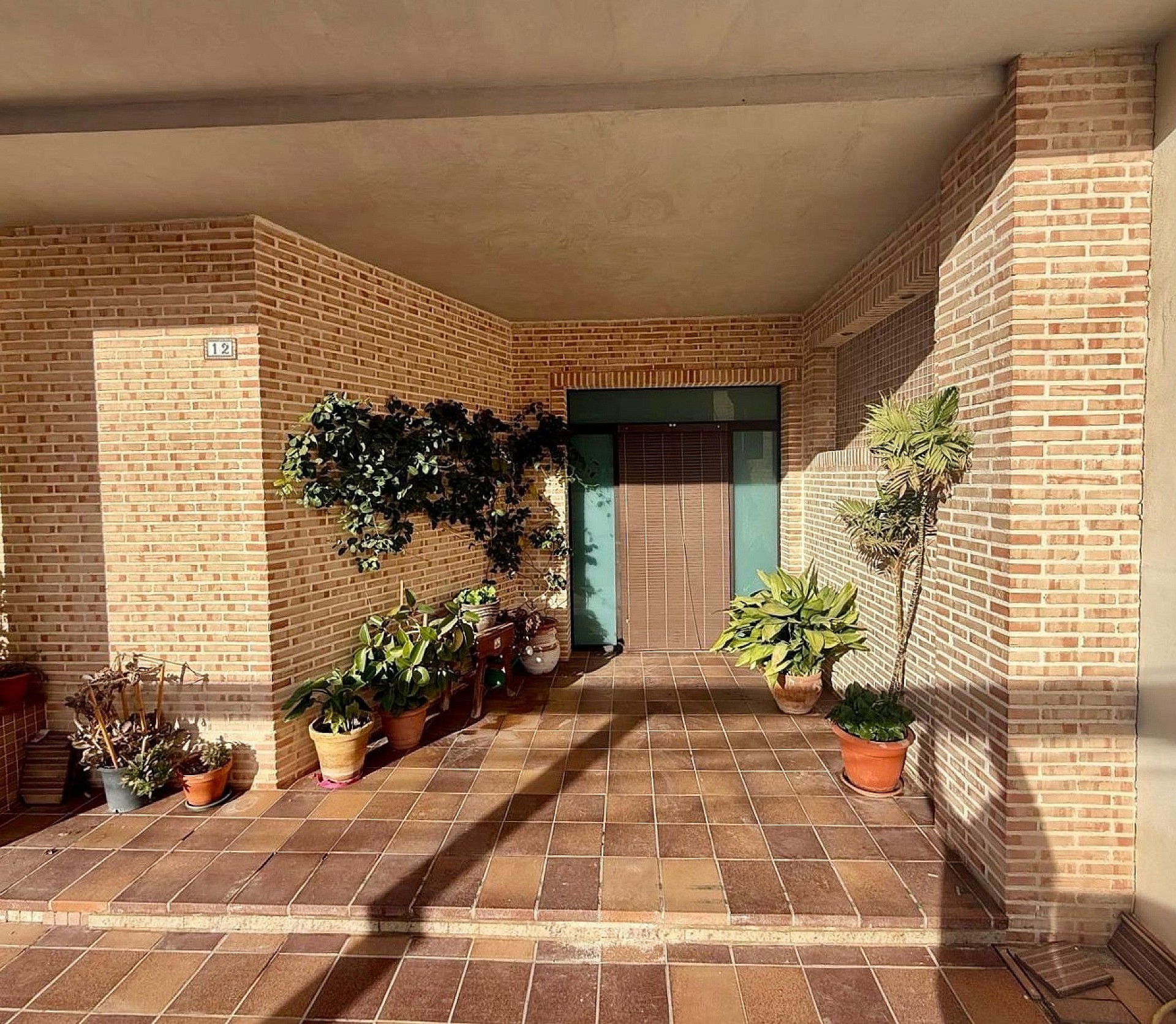 Resale - 5 Bedroom 3 Bathroom Townhouse in Pinoso -  - Alicante