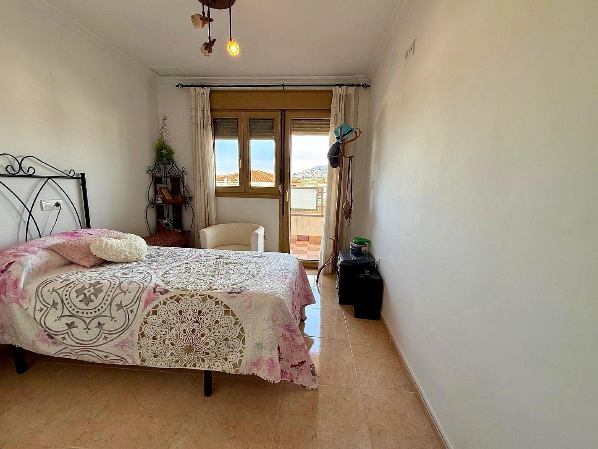 Resale - 5 Bedroom 3 Bathroom Townhouse in Pinoso -  - Alicante