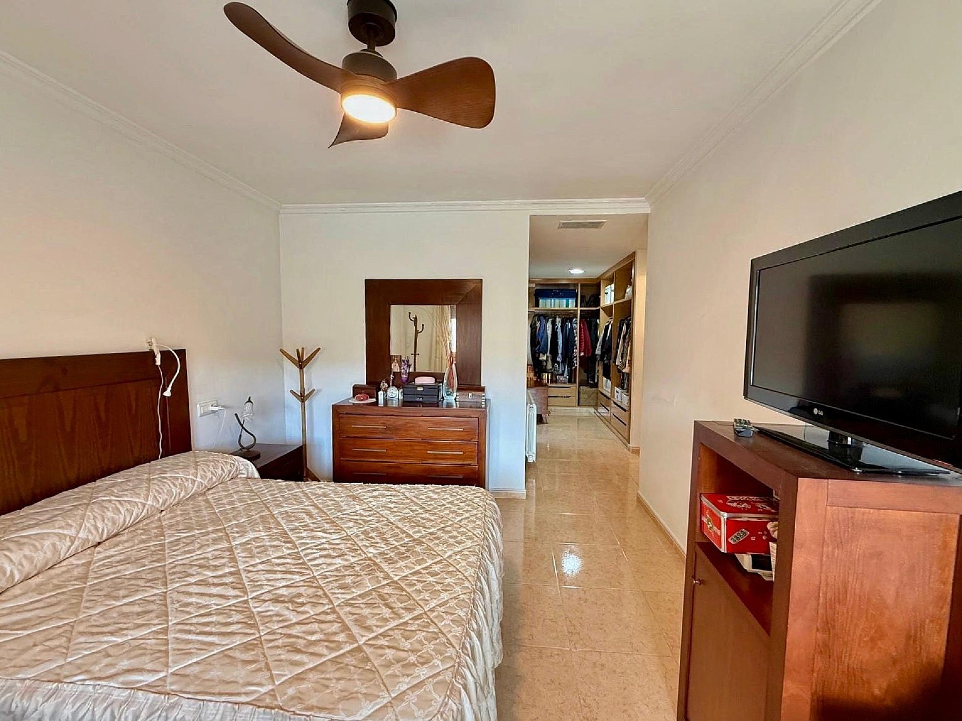 Resale - 5 Bedroom 3 Bathroom Townhouse in Pinoso -  - Alicante