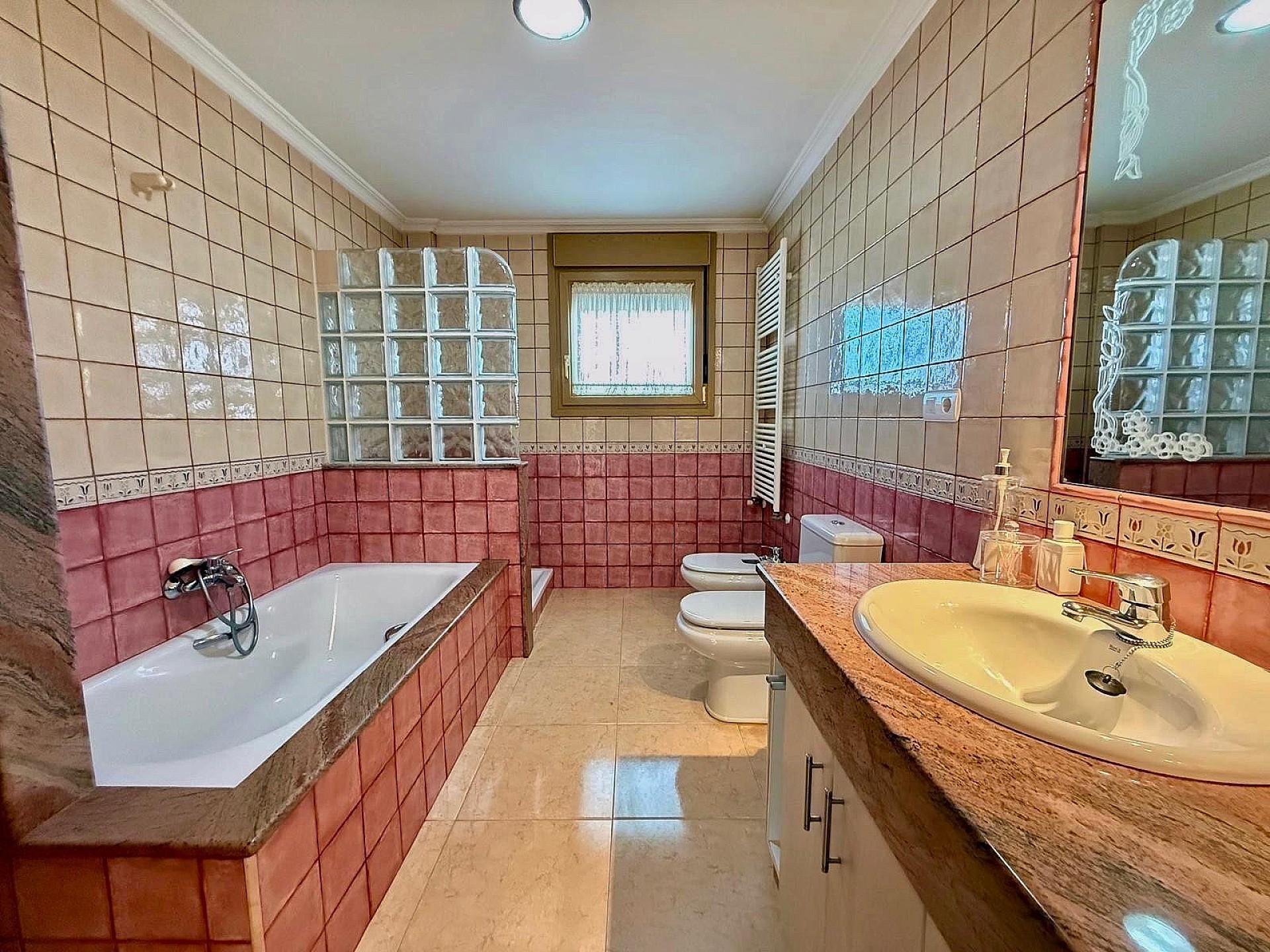 Resale - 5 Bedroom 3 Bathroom Townhouse in Pinoso -  - Alicante