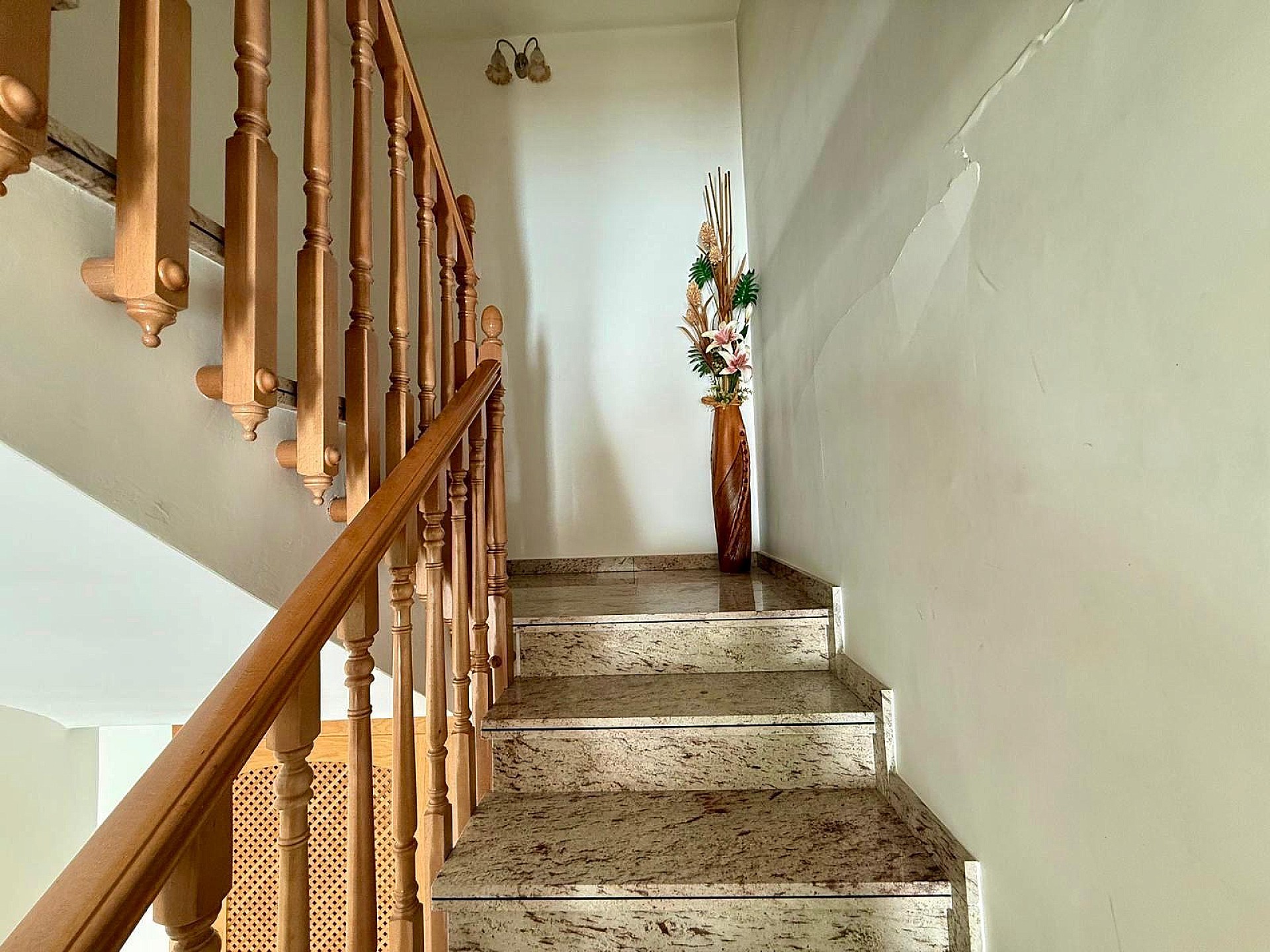 Resale - 5 Bedroom 3 Bathroom Townhouse in Pinoso -  - Alicante
