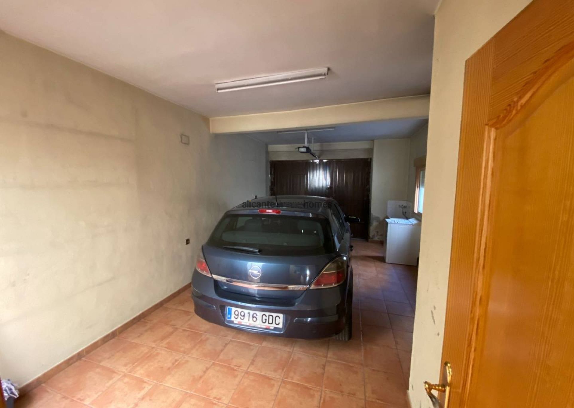 Resale - 5 Bedroom 2 Bathroom Townhouse in Sax -  - Alicante