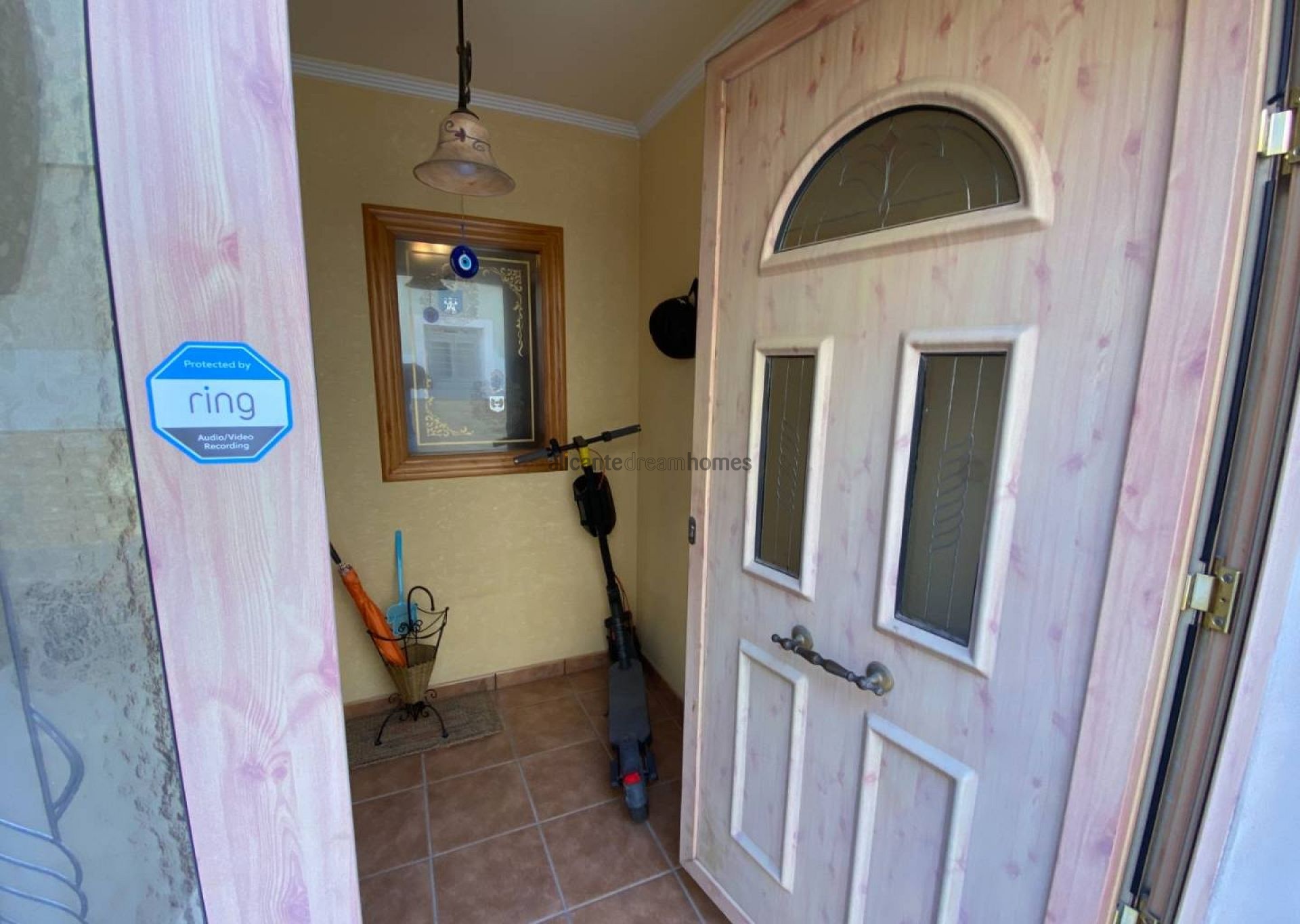 Resale - 5 Bedroom 2 Bathroom Townhouse in Sax -  - Alicante