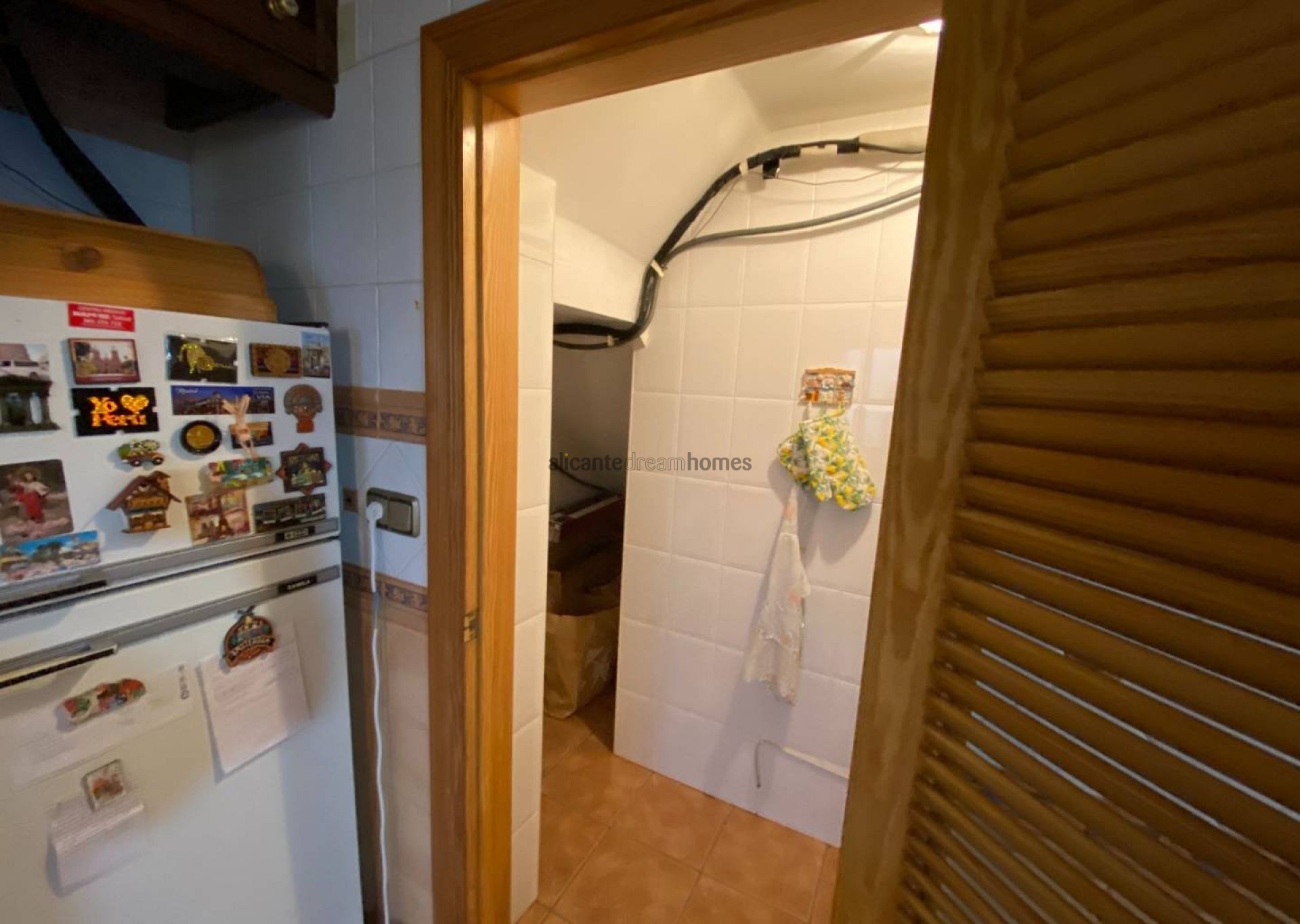 Resale - 5 Bedroom 2 Bathroom Townhouse in Sax -  - Alicante