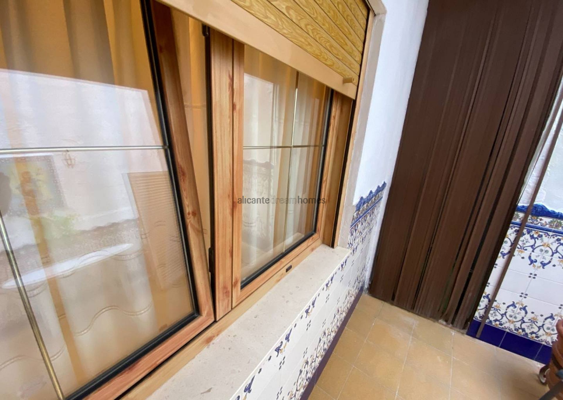 Resale - 5 Bedroom 2 Bathroom Townhouse in Sax -  - Alicante