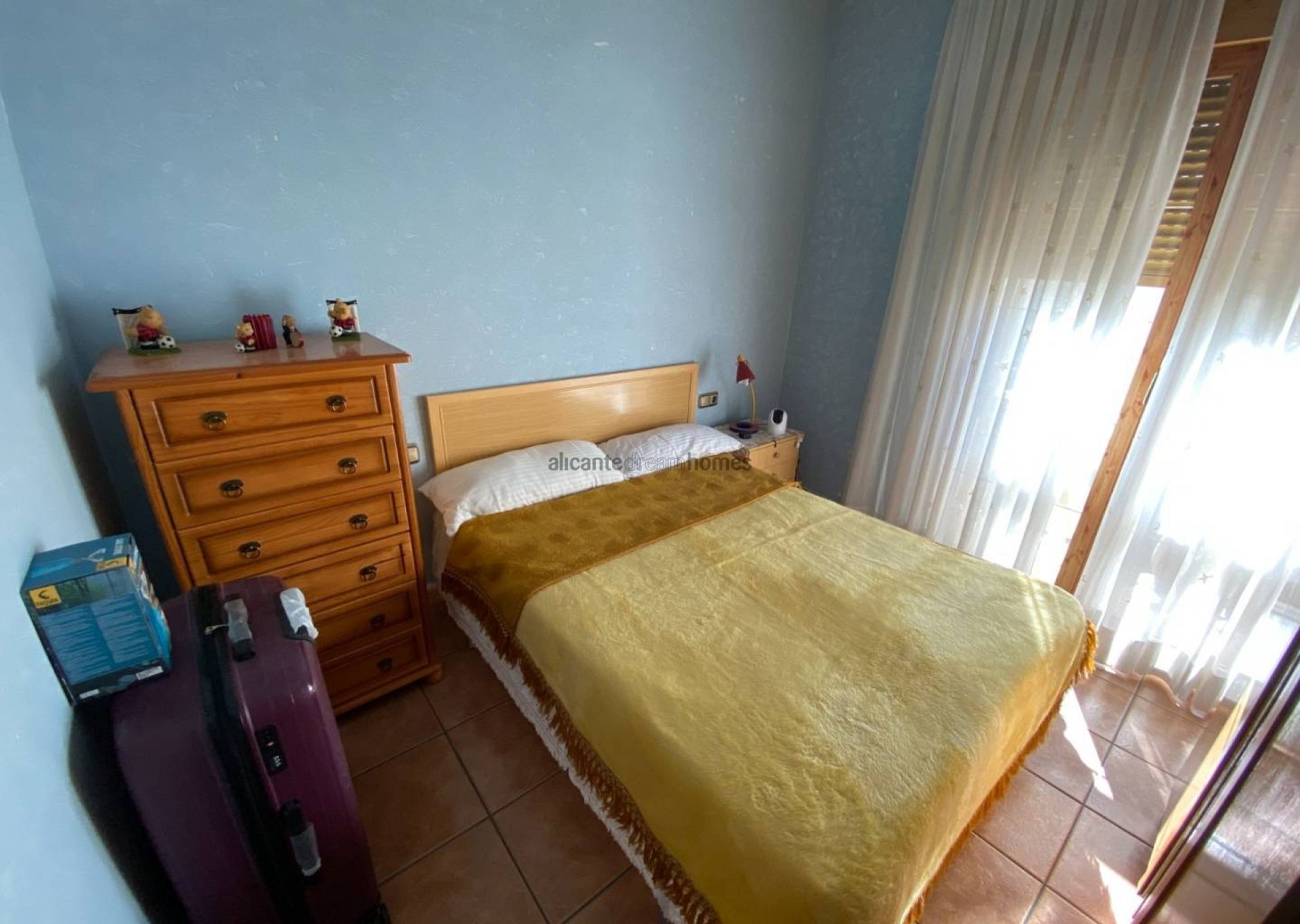 Resale - 5 Bedroom 2 Bathroom Townhouse in Sax -  - Alicante