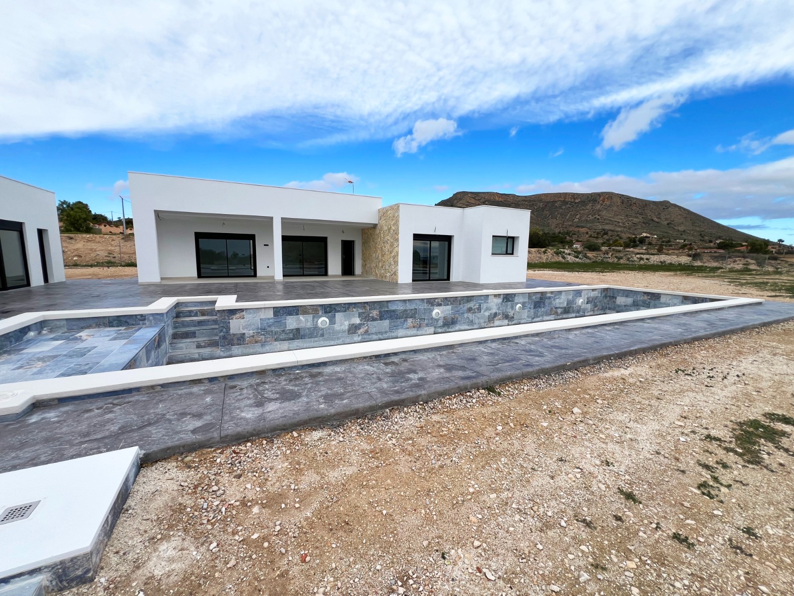 Resale - 3 Bedroom 3 Bathroom Villa in Aspe -  - Alicante