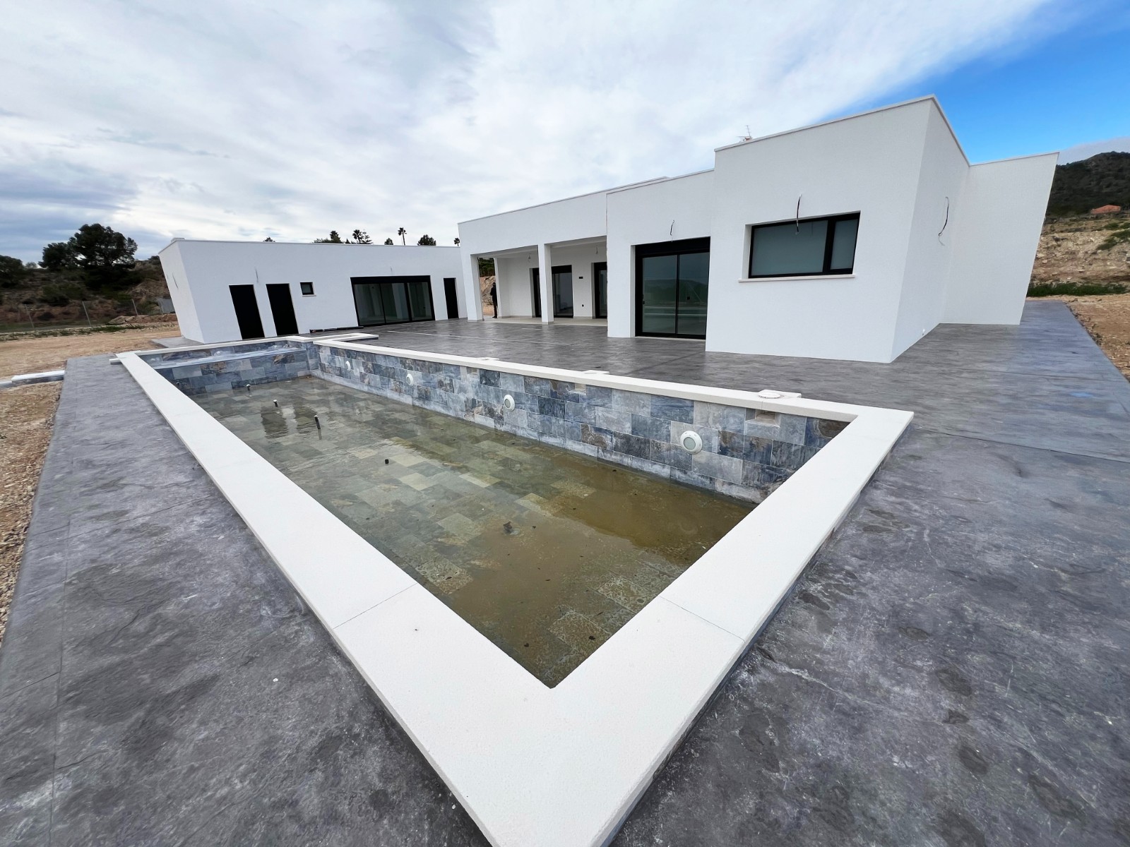 Resale - 3 Bedroom 3 Bathroom Villa in Aspe -  - Alicante