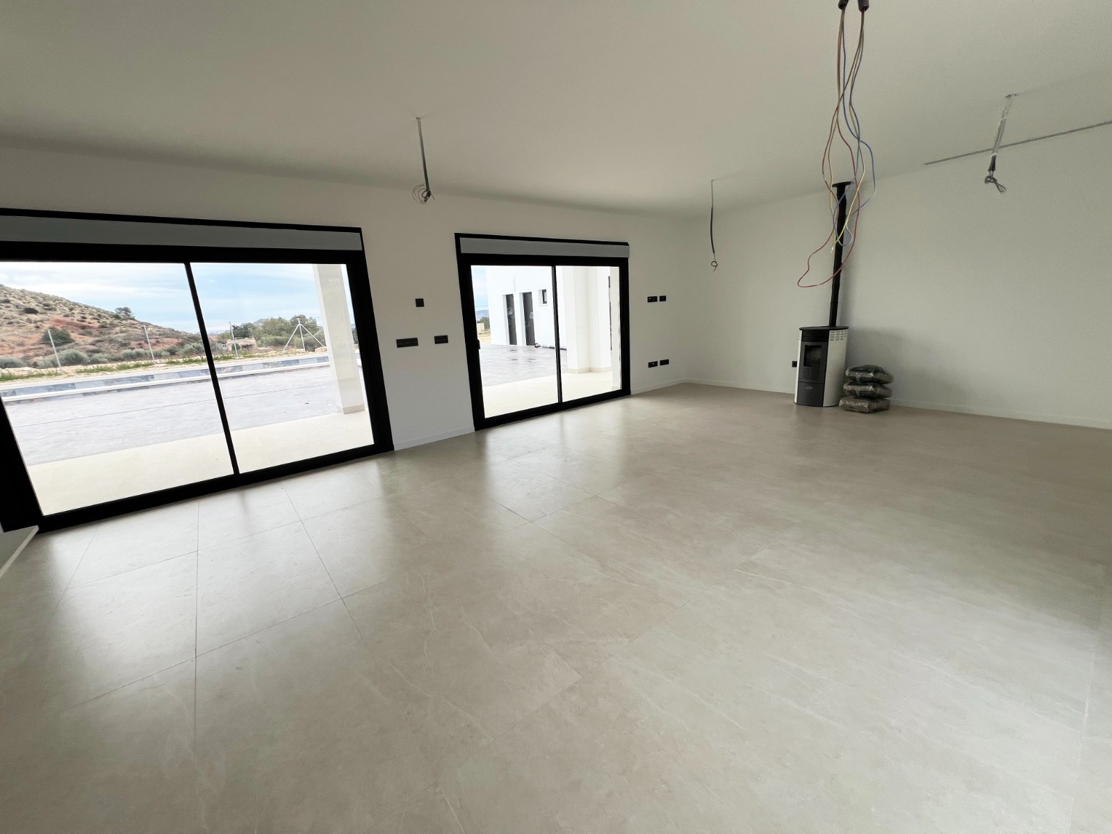 Resale - 3 Bedroom 3 Bathroom Villa in Aspe -  - Alicante
