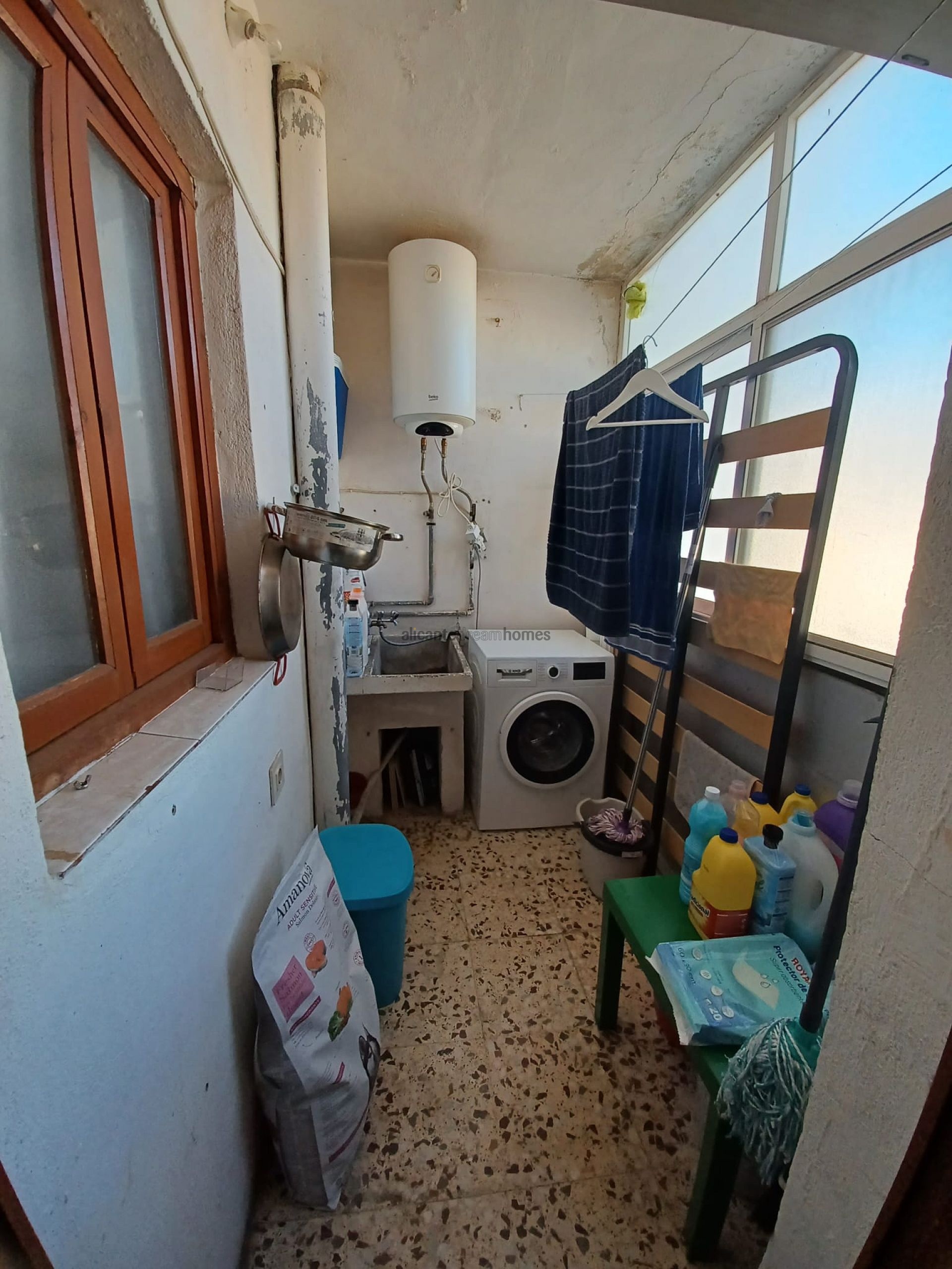 Resale - 3 Bedroom 1 Bathroom Apartment in Pinoso -  - Alicante