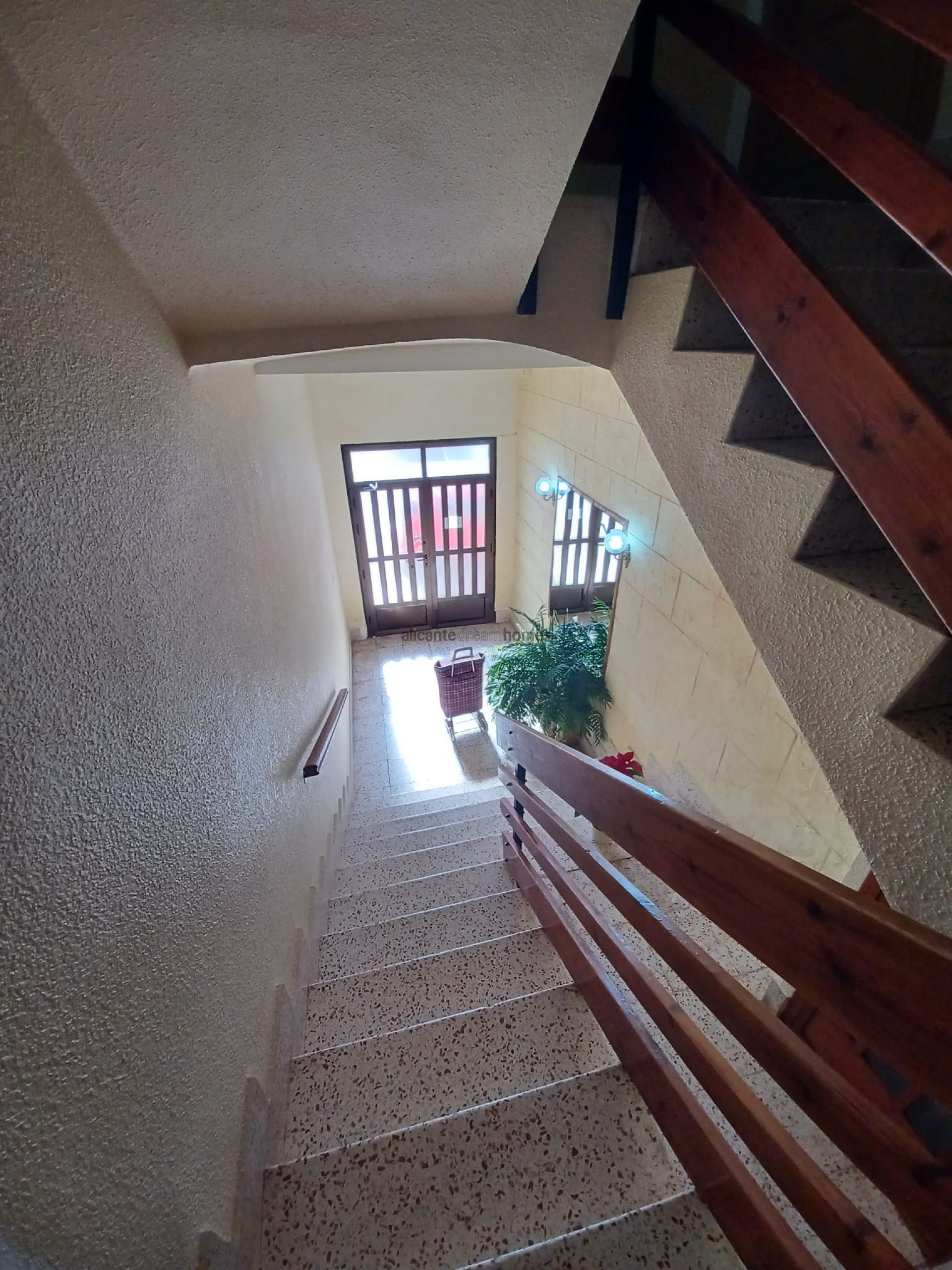 Resale - 3 Bedroom 1 Bathroom Apartment in Pinoso -  - Alicante
