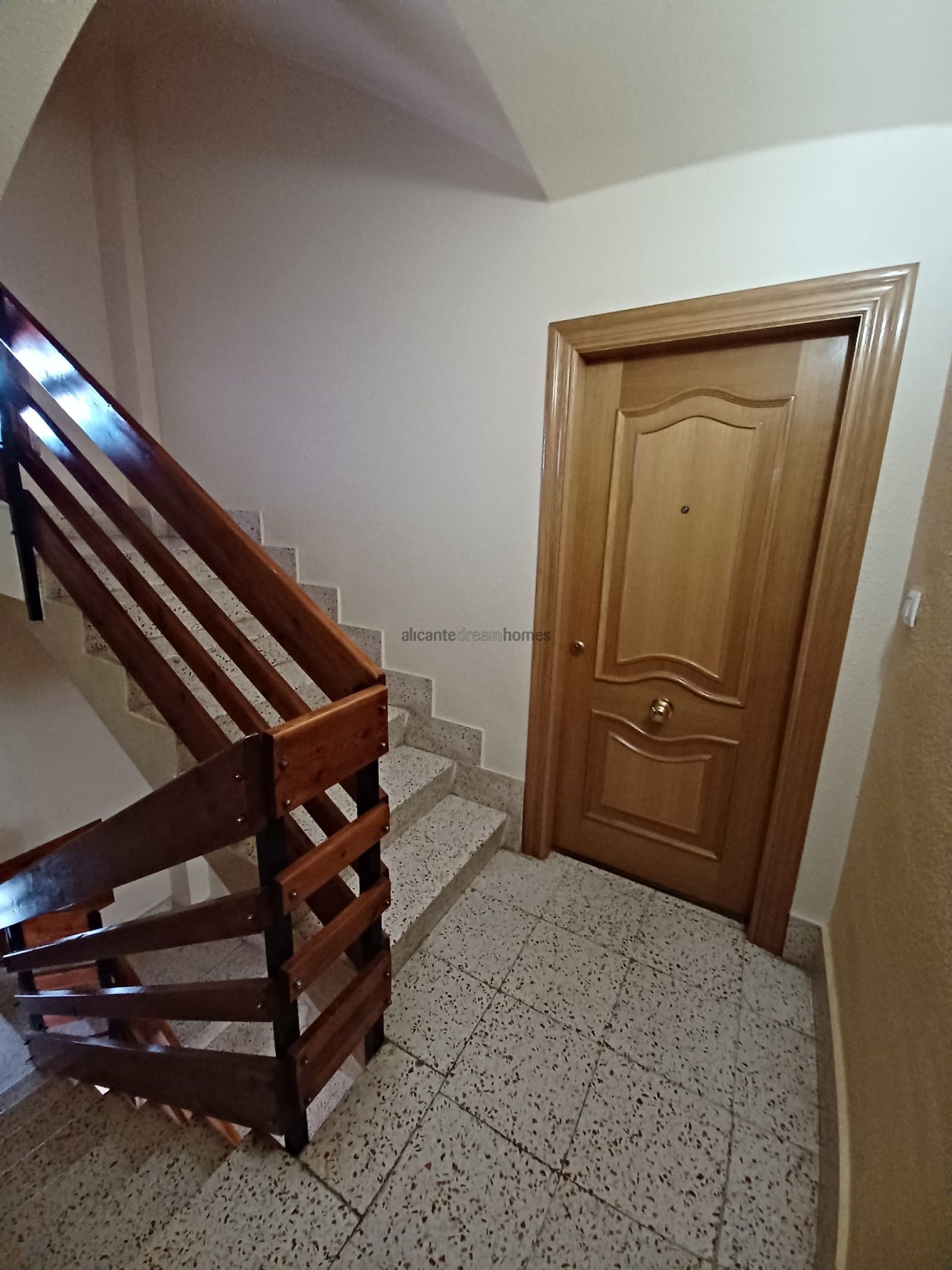 Resale - 3 Bedroom 1 Bathroom Apartment in Pinoso -  - Alicante