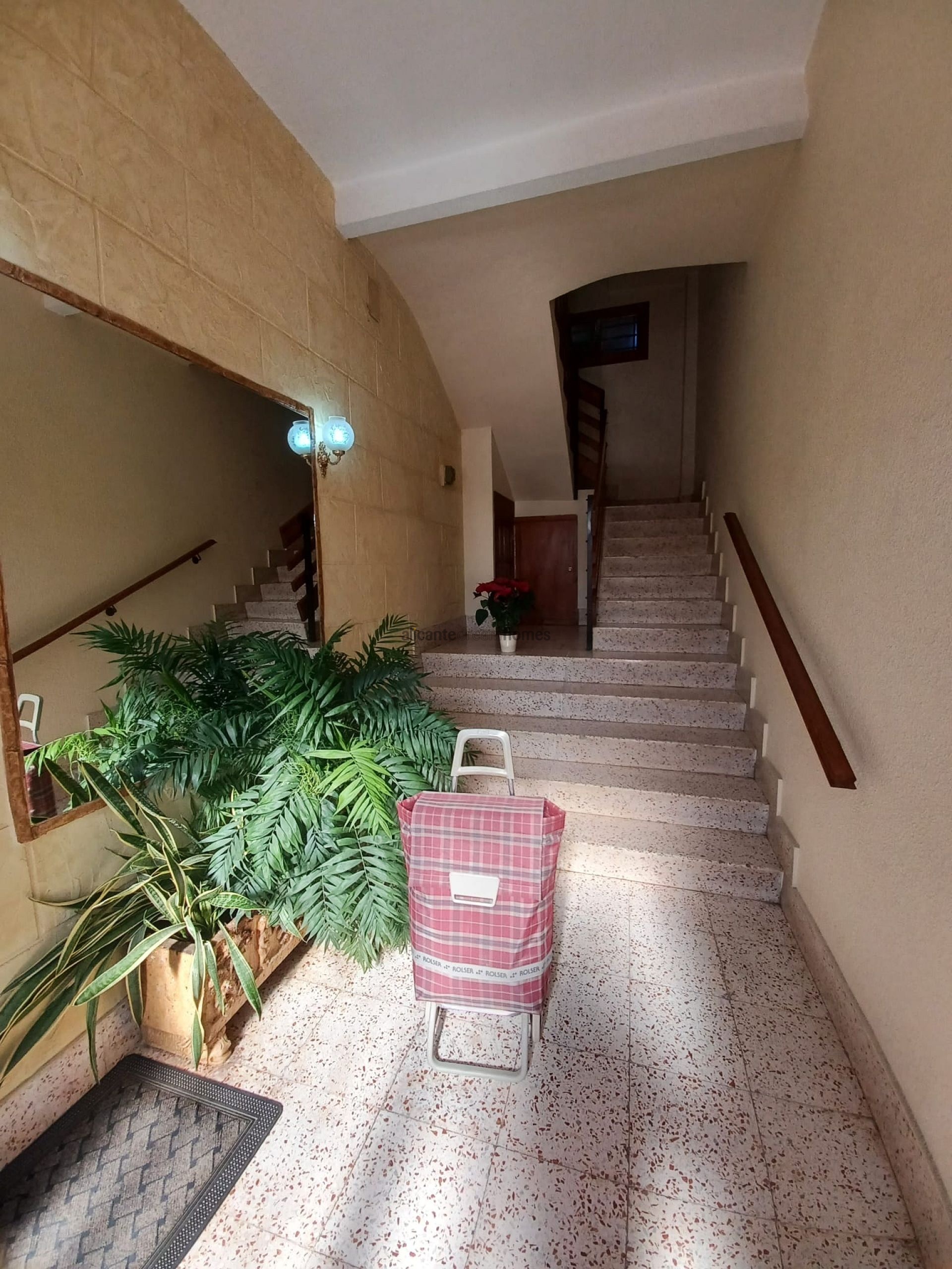 Resale - 3 Bedroom 1 Bathroom Apartment in Pinoso -  - Alicante
