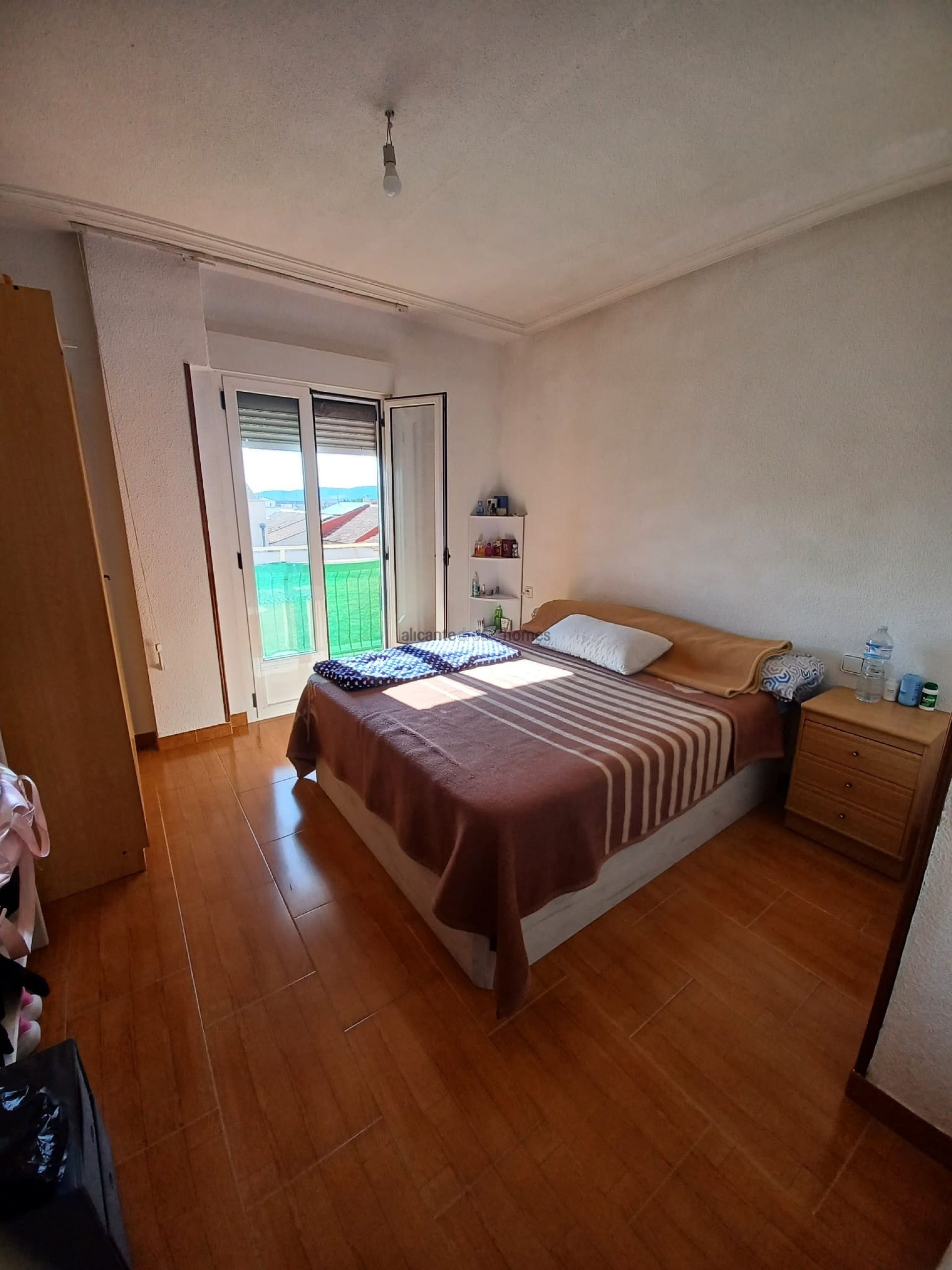 Resale - 3 Bedroom 1 Bathroom Apartment in Pinoso -  - Alicante