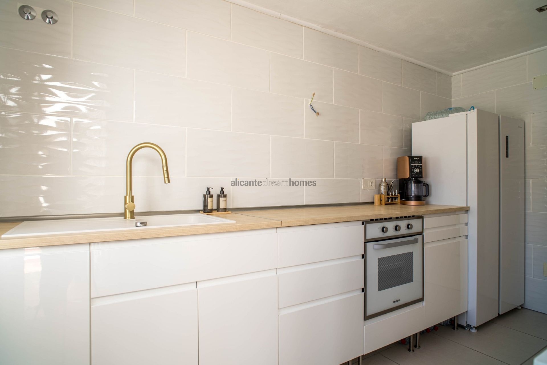 Resale - 3 Bedroom 2 Bathroom Villa in Pinoso -  - Alicante