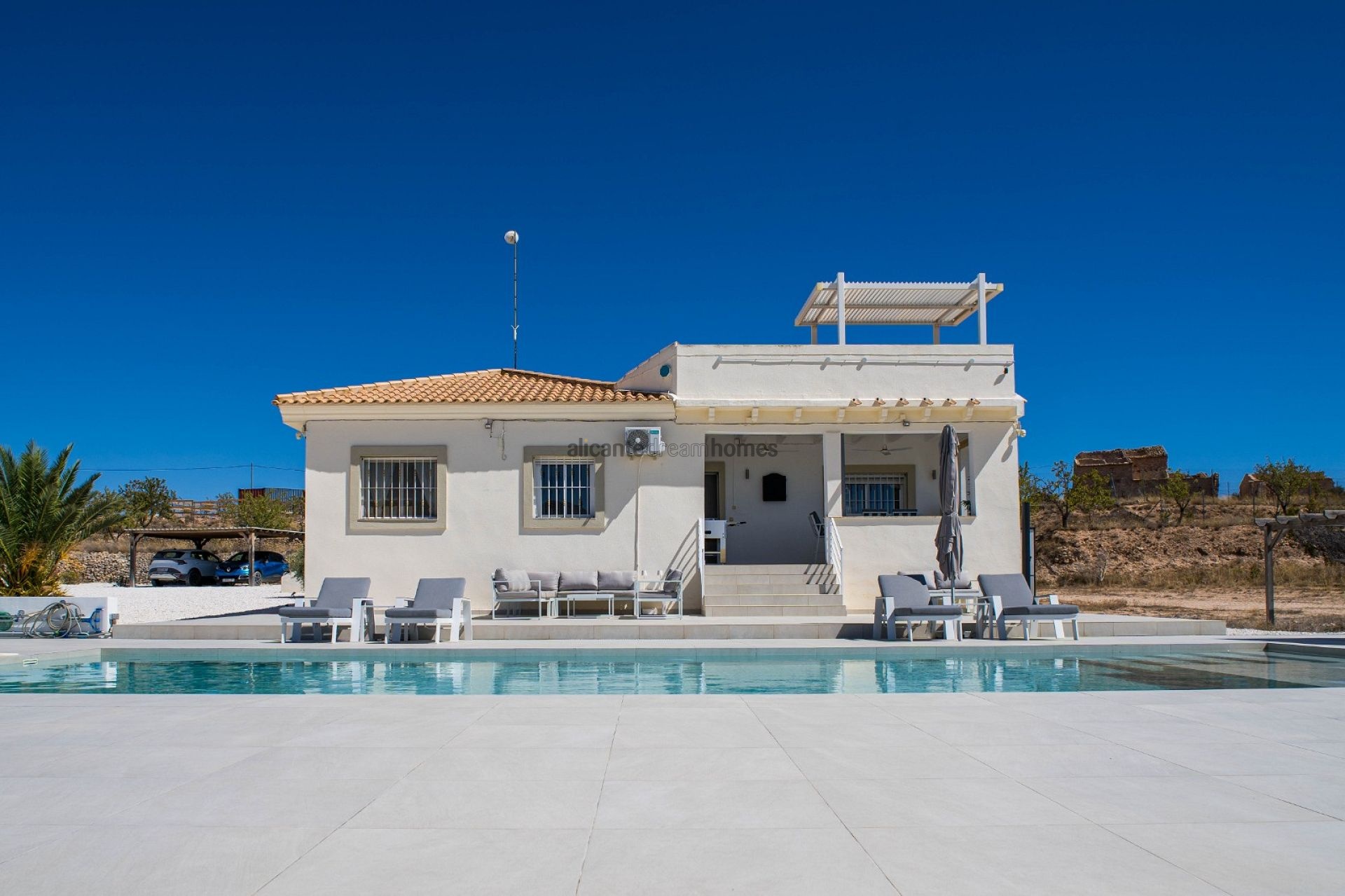 Resale - 3 Bedroom 2 Bathroom Villa in Pinoso -  - Alicante