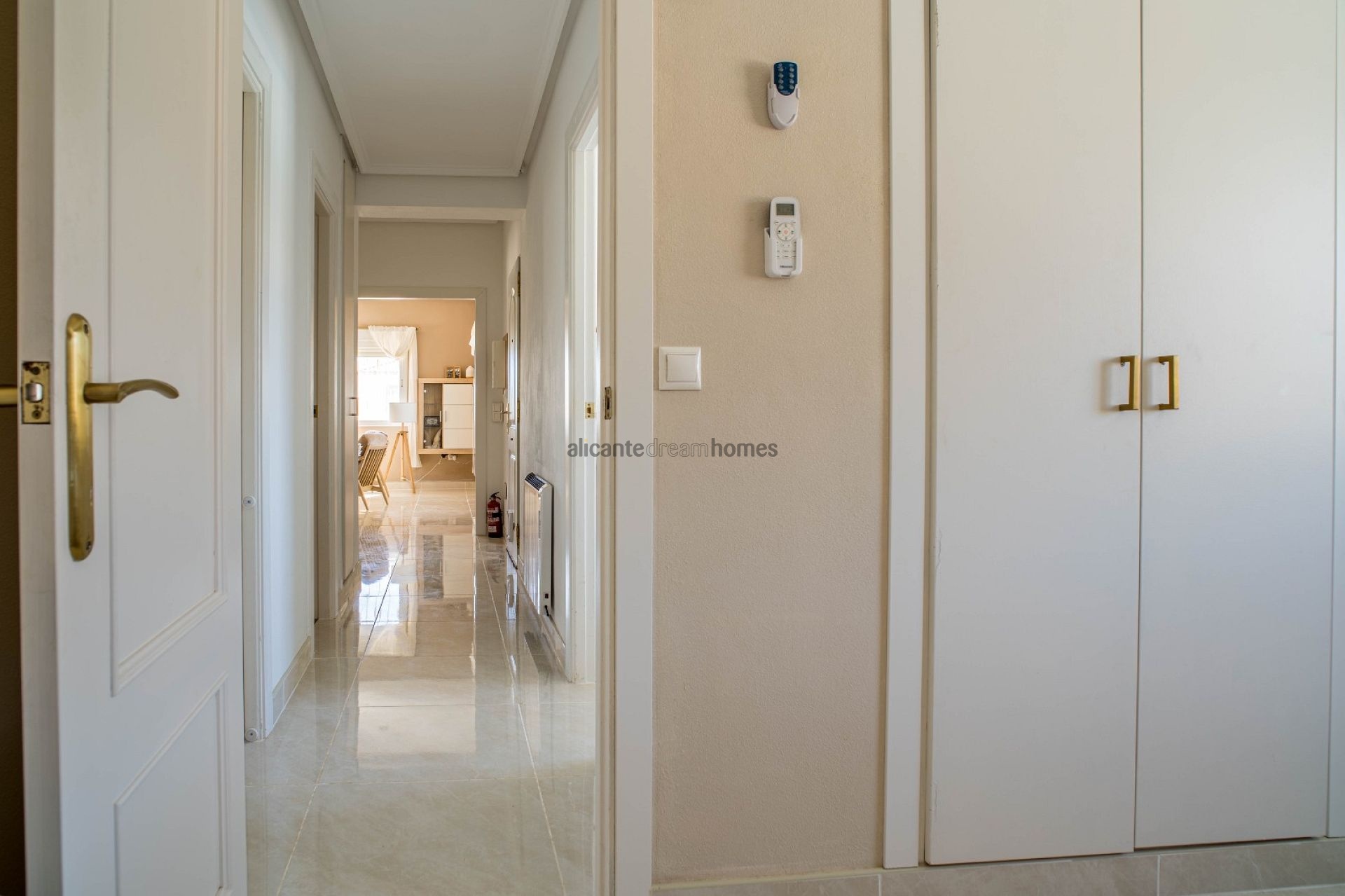 Resale - 3 Bedroom 2 Bathroom Villa in Pinoso -  - Alicante