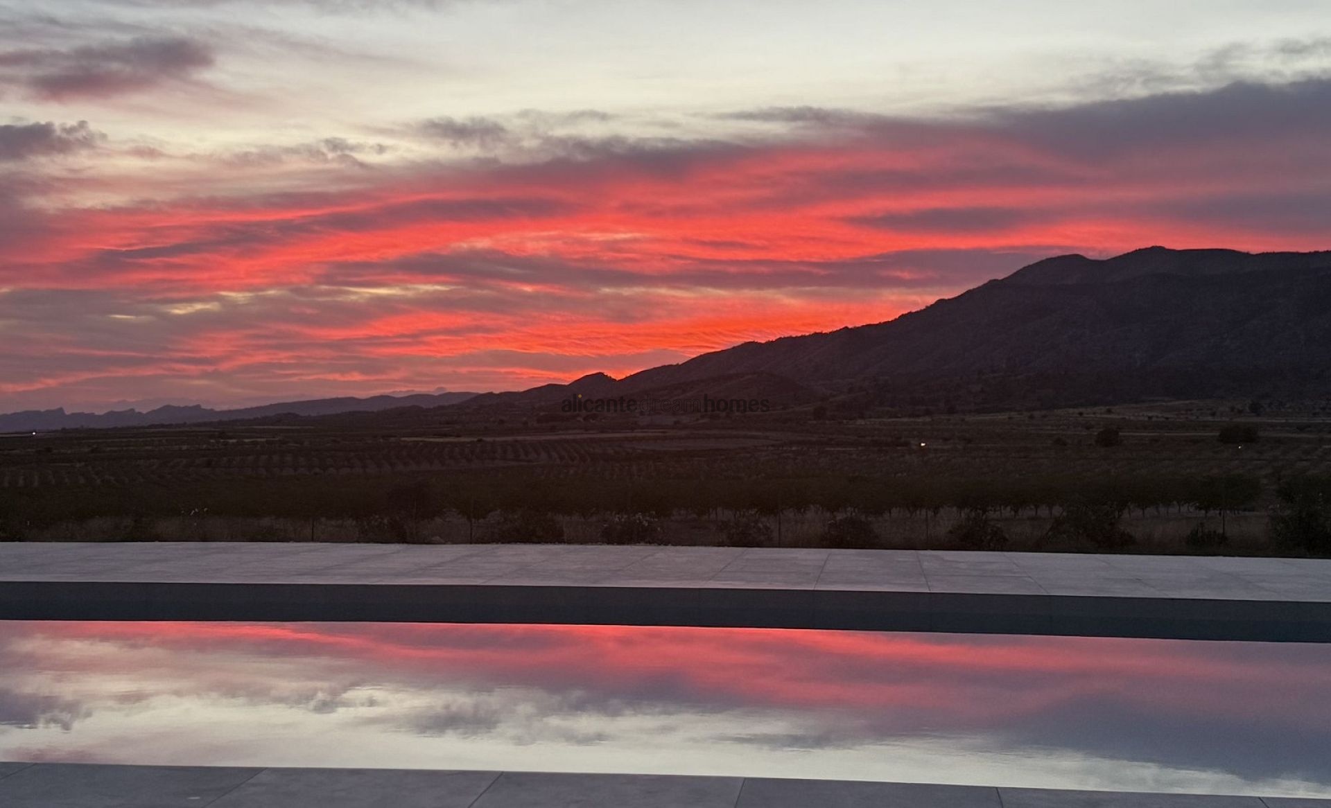 Resale - 3 Bedroom 2 Bathroom Villa in Pinoso -  - Alicante