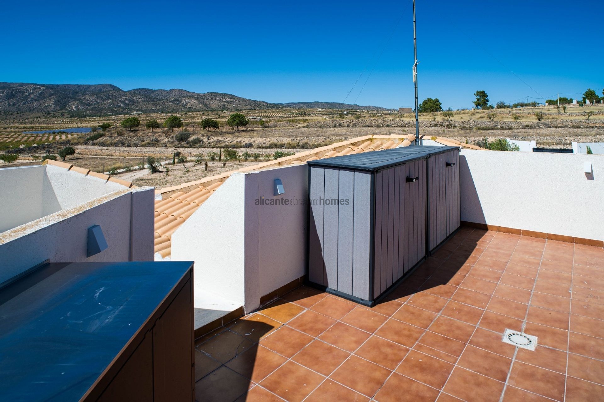 Resale - 3 Bedroom 2 Bathroom Villa in Pinoso -  - Alicante