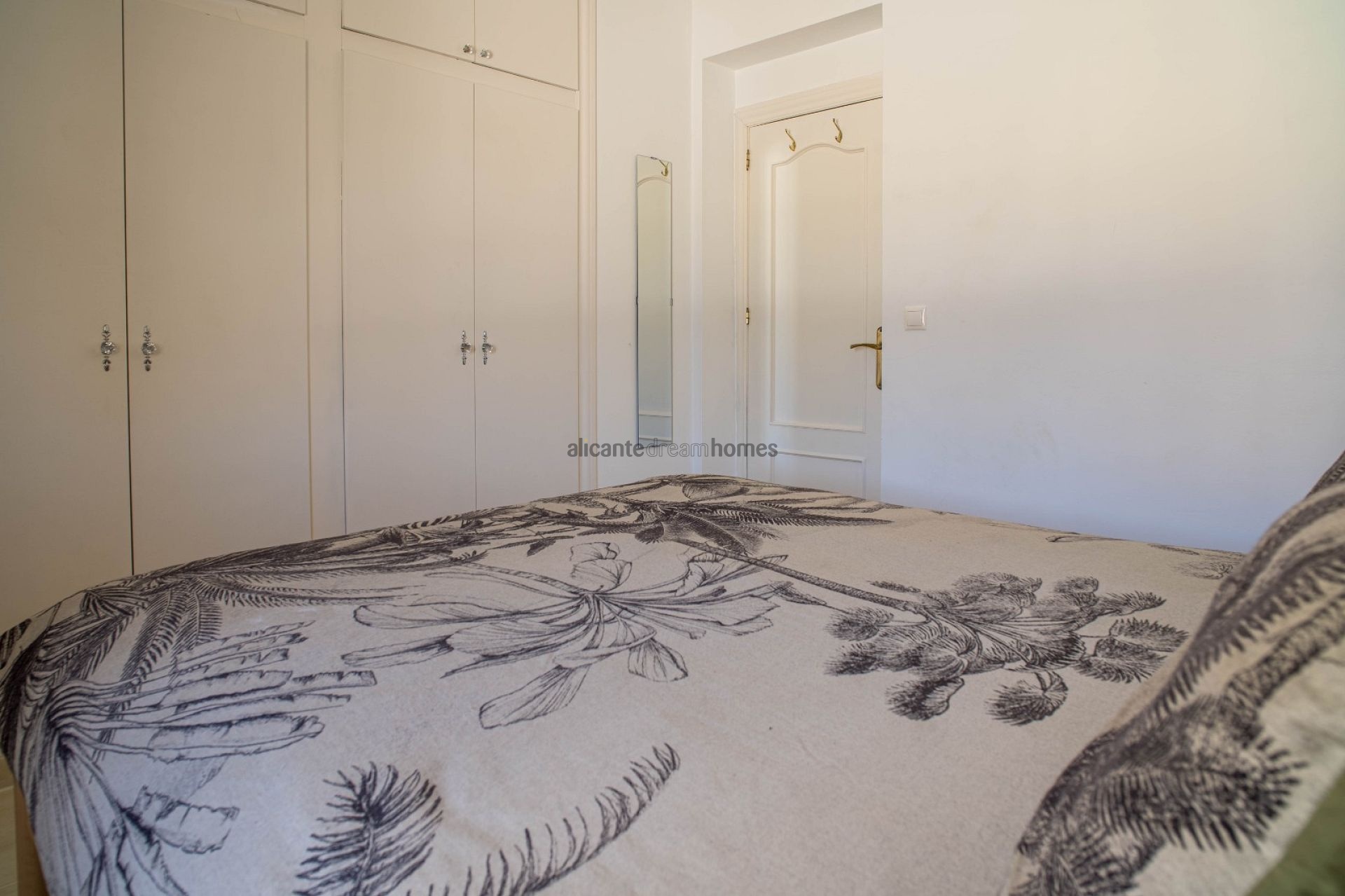 Resale - 3 Bedroom 2 Bathroom Villa in Pinoso -  - Alicante