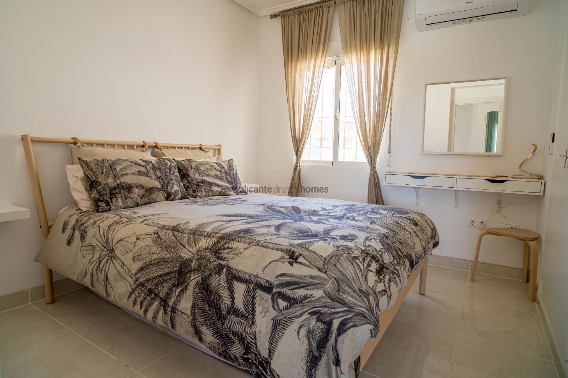 Resale - 3 Bedroom 2 Bathroom Villa in Pinoso -  - Alicante