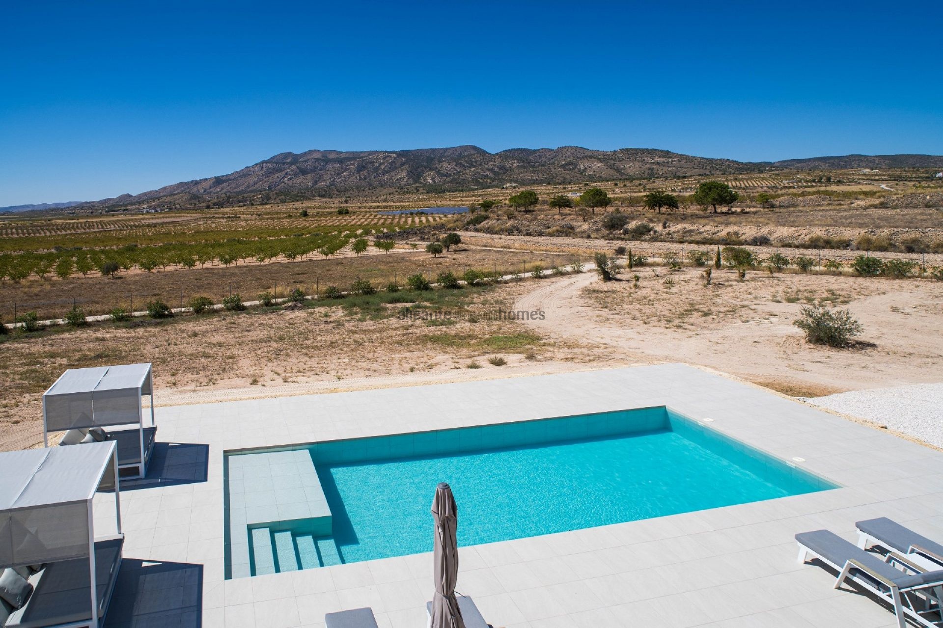 Resale - 3 Bedroom 2 Bathroom Villa in Pinoso -  - Alicante