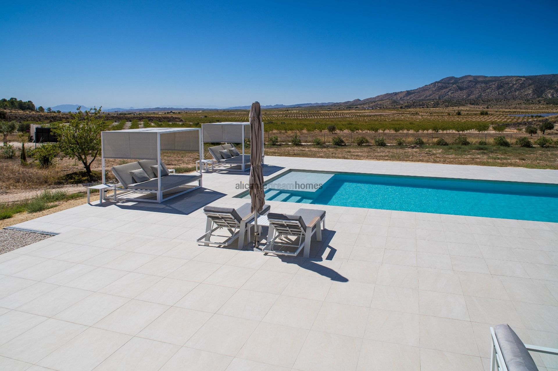 Resale - 3 Bedroom 2 Bathroom Villa in Pinoso -  - Alicante