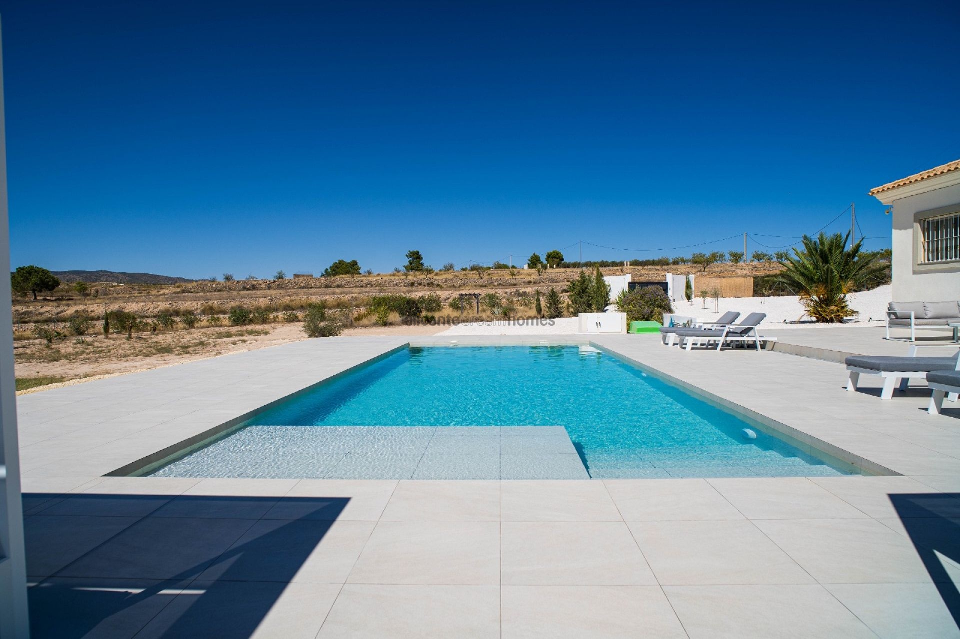 Resale - 3 Bedroom 2 Bathroom Villa in Pinoso -  - Alicante