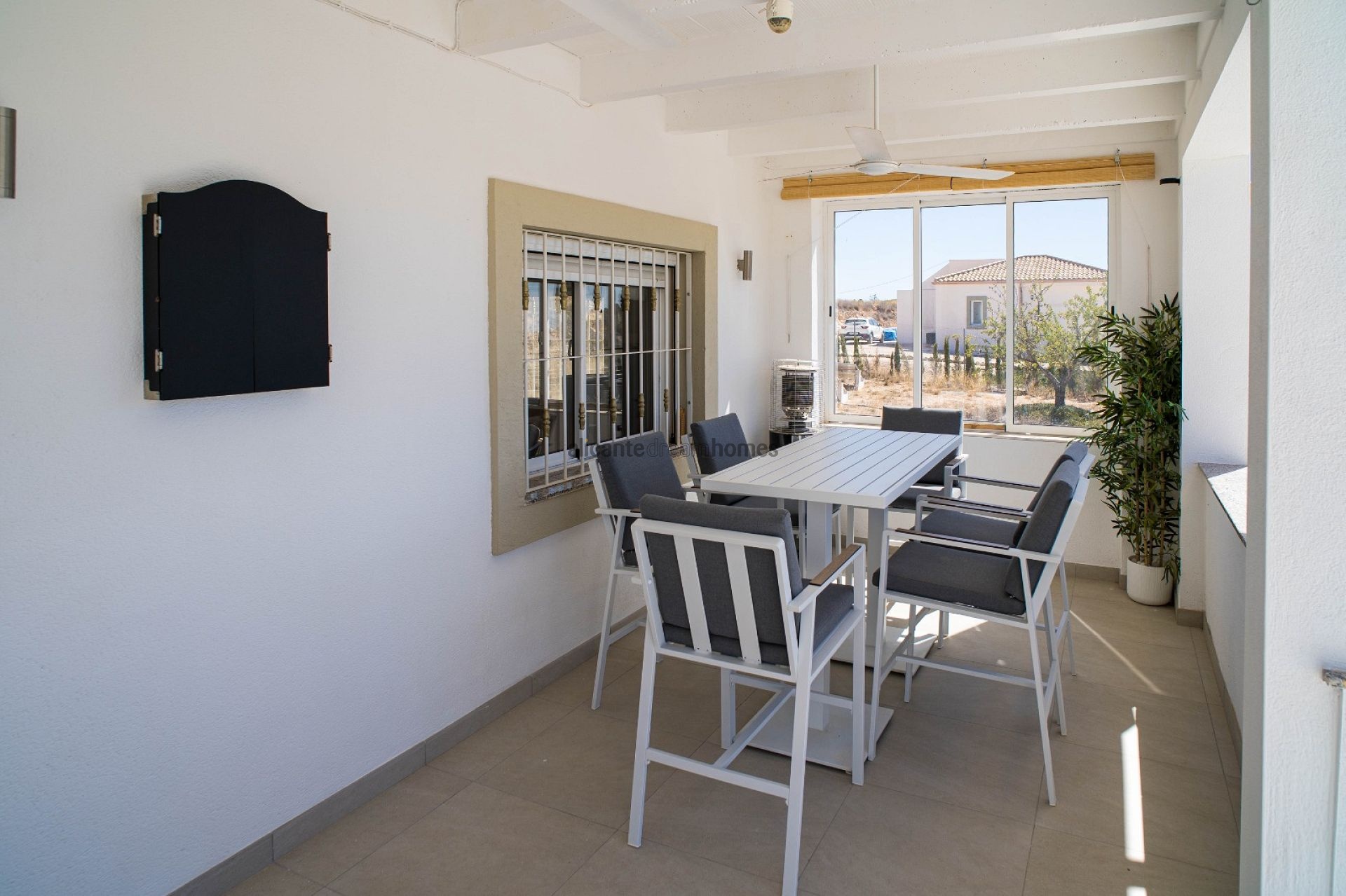 Resale - 3 Bedroom 2 Bathroom Villa in Pinoso -  - Alicante