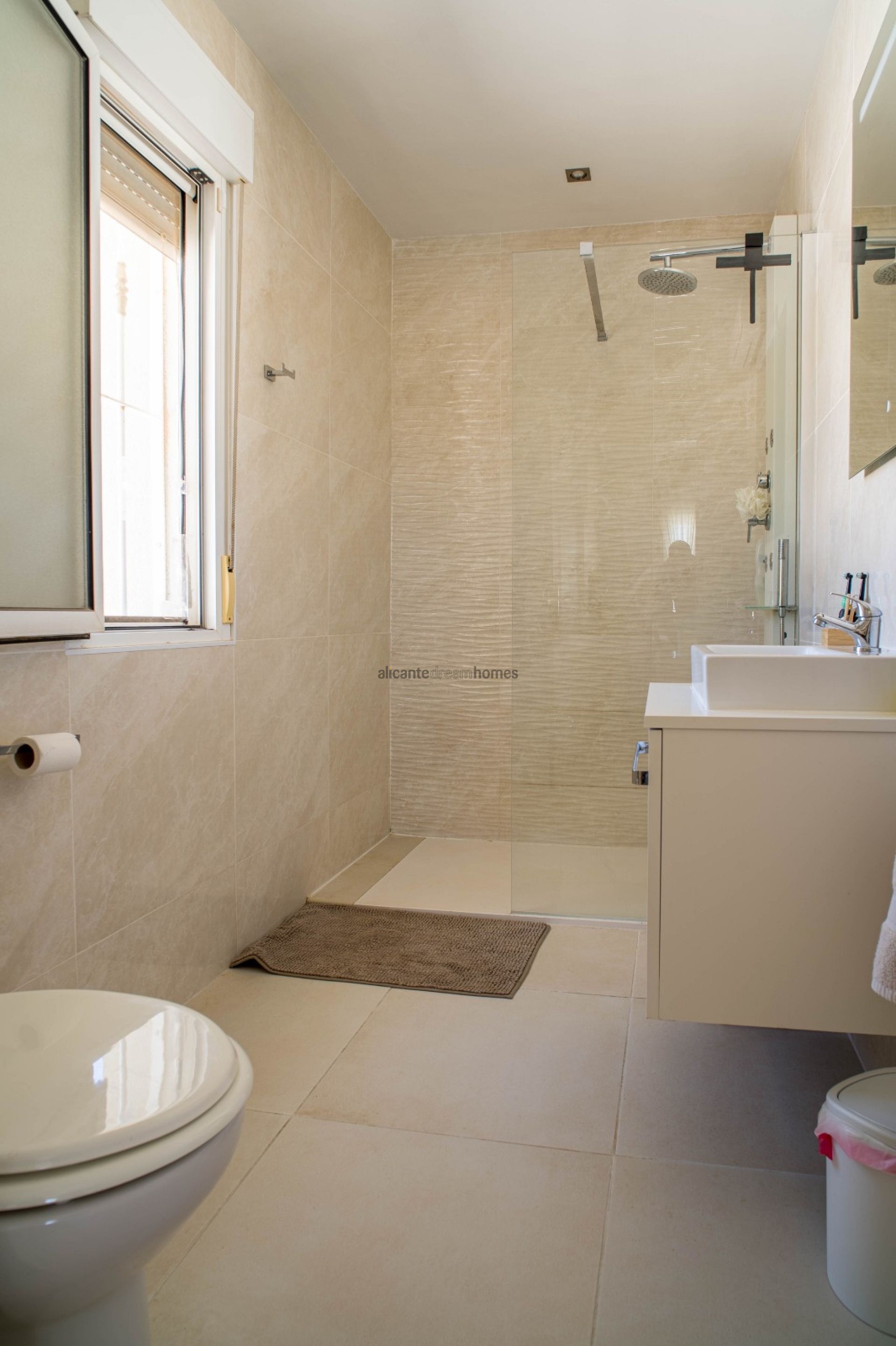 Resale - 3 Bedroom 2 Bathroom Villa in Pinoso -  - Alicante