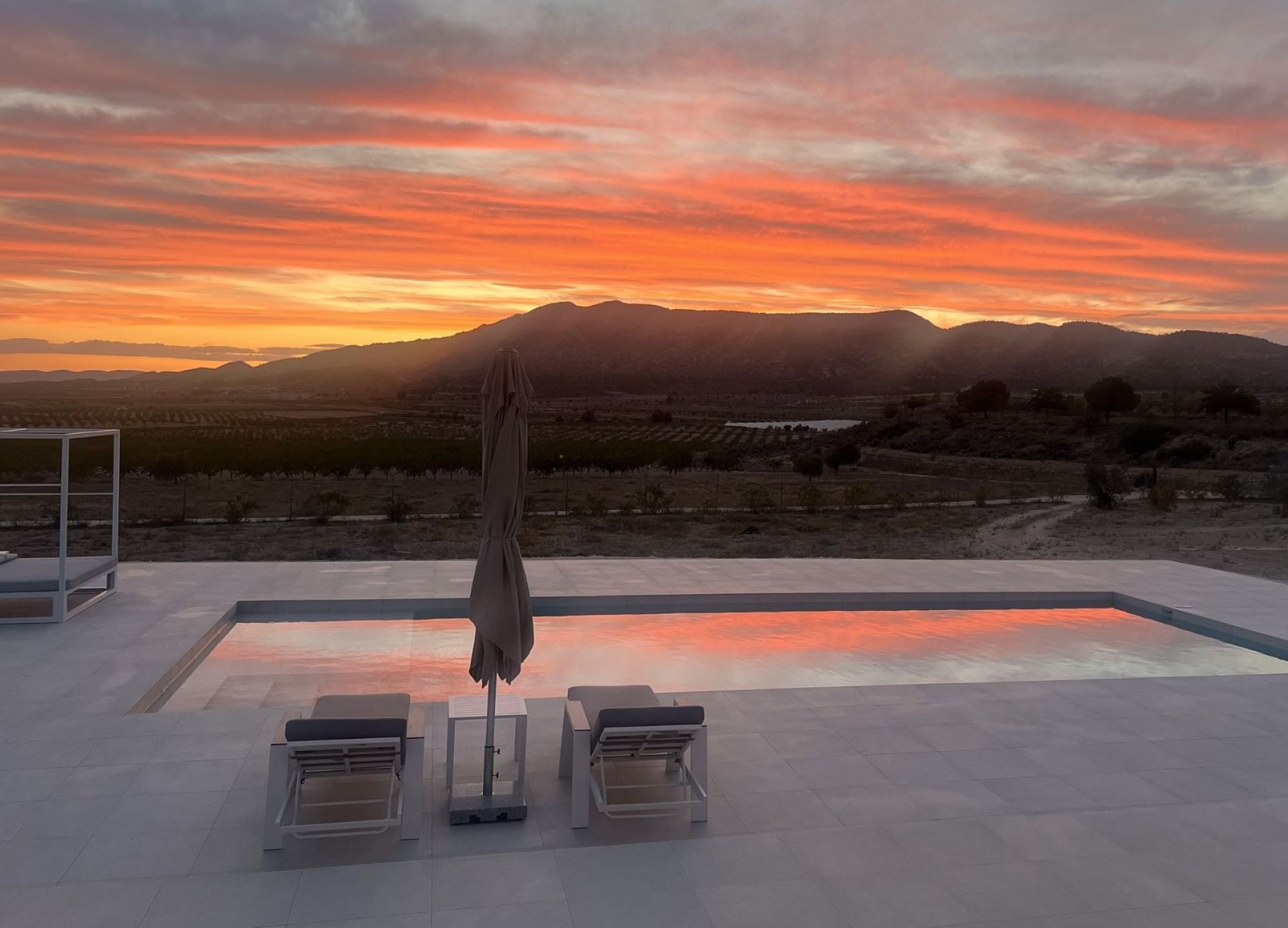 Resale - 3 Bedroom 2 Bathroom Villa in Pinoso -  - Alicante