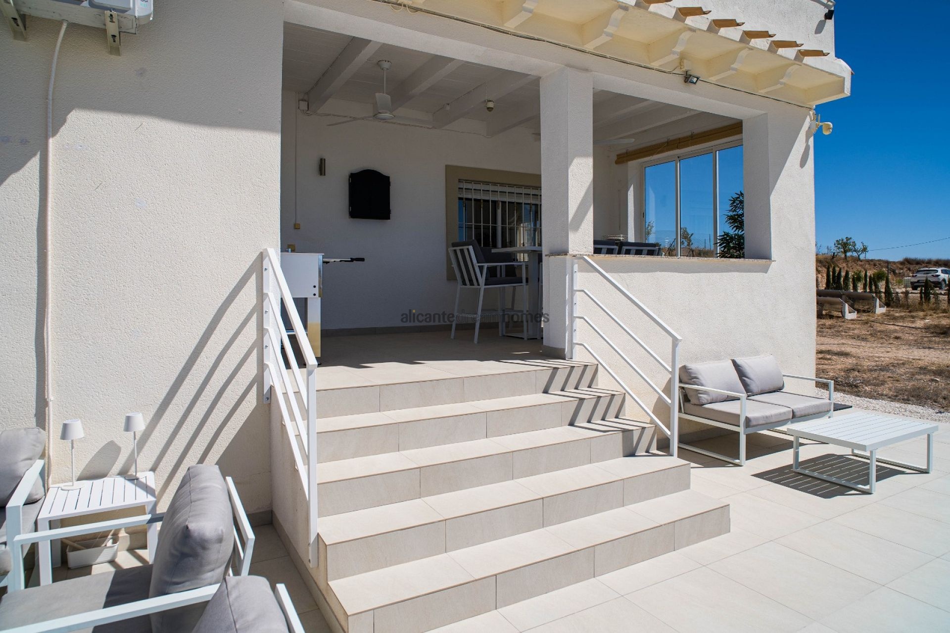 Resale - 3 Bedroom 2 Bathroom Villa in Pinoso -  - Alicante