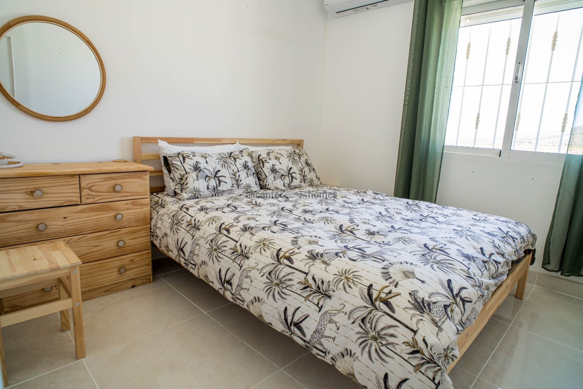 Resale - 3 Bedroom 2 Bathroom Villa in Pinoso -  - Alicante