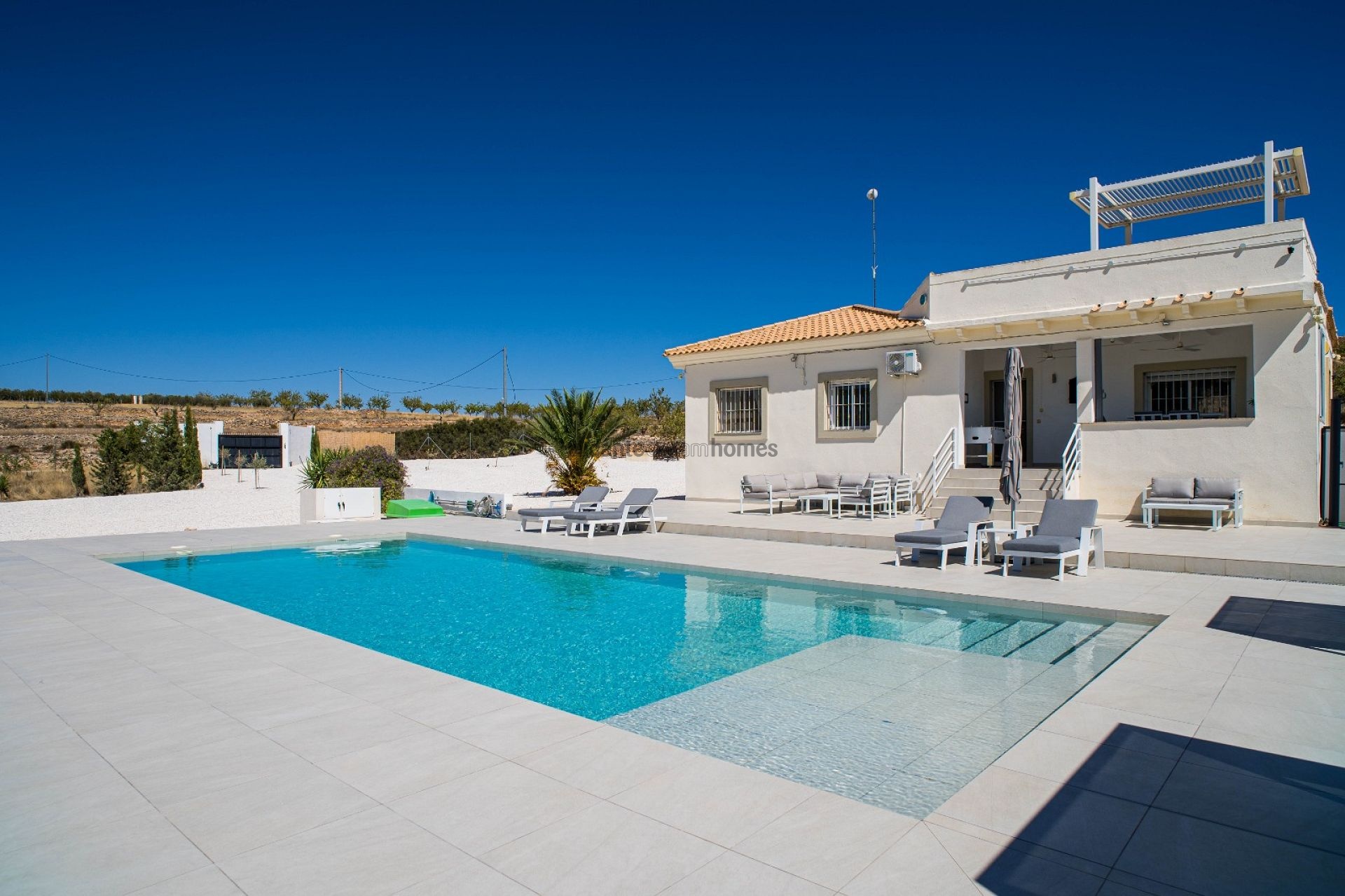 Resale - 3 Bedroom 2 Bathroom Villa in Pinoso -  - Alicante