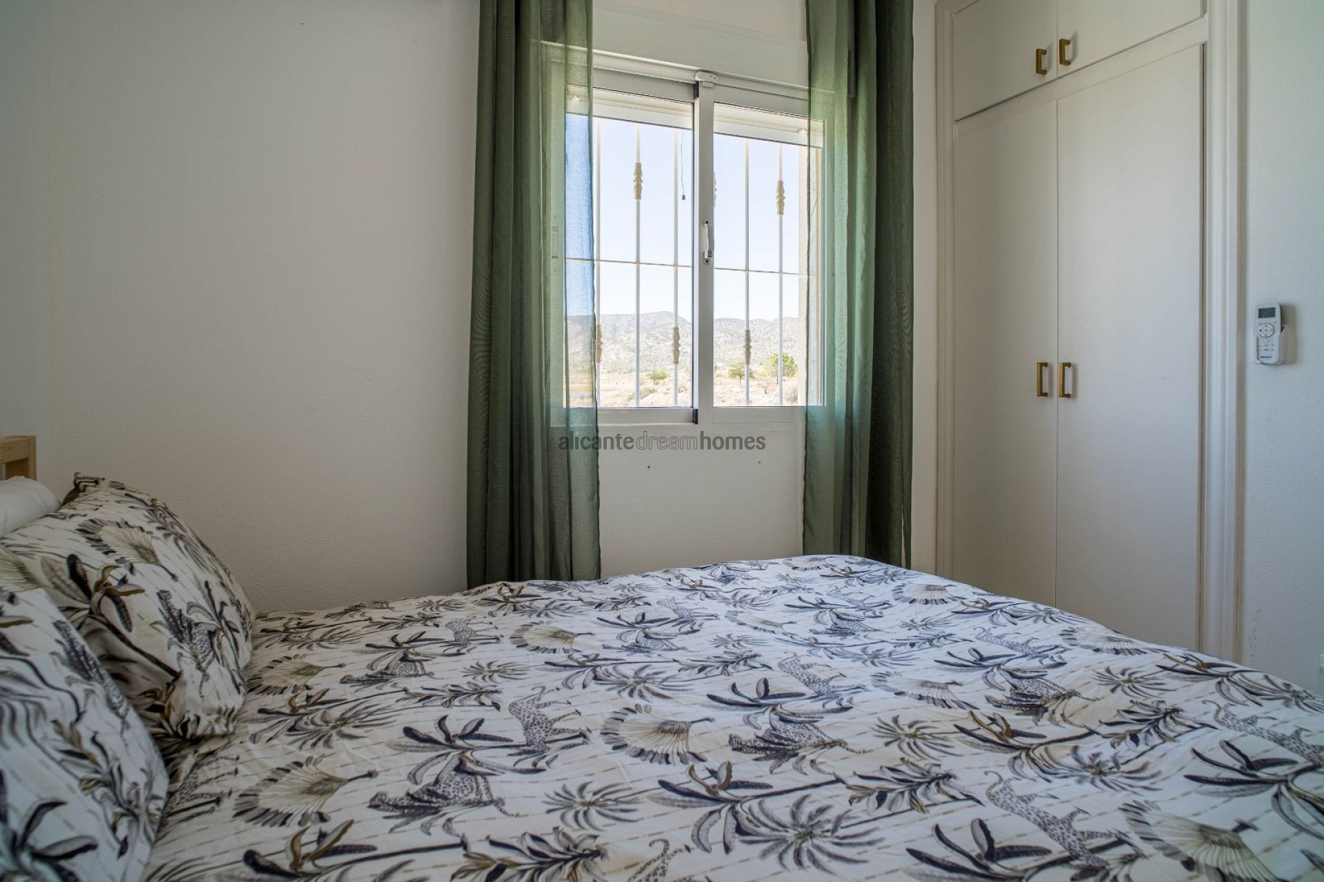 Resale - 3 Bedroom 2 Bathroom Villa in Pinoso -  - Alicante