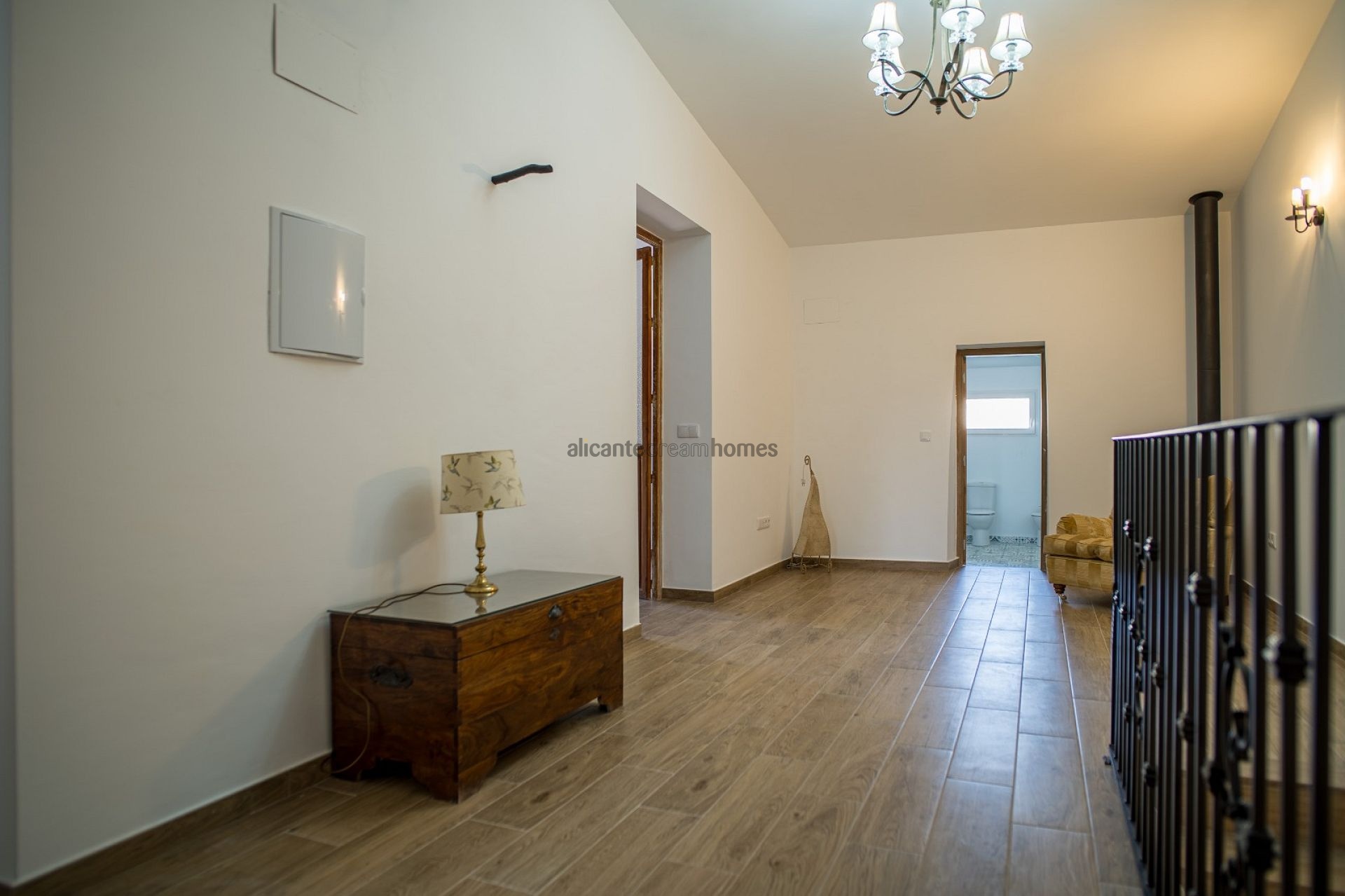 Resale - 5 Bedroom 3 Bathroom Country house in Pinoso -  - Alicante