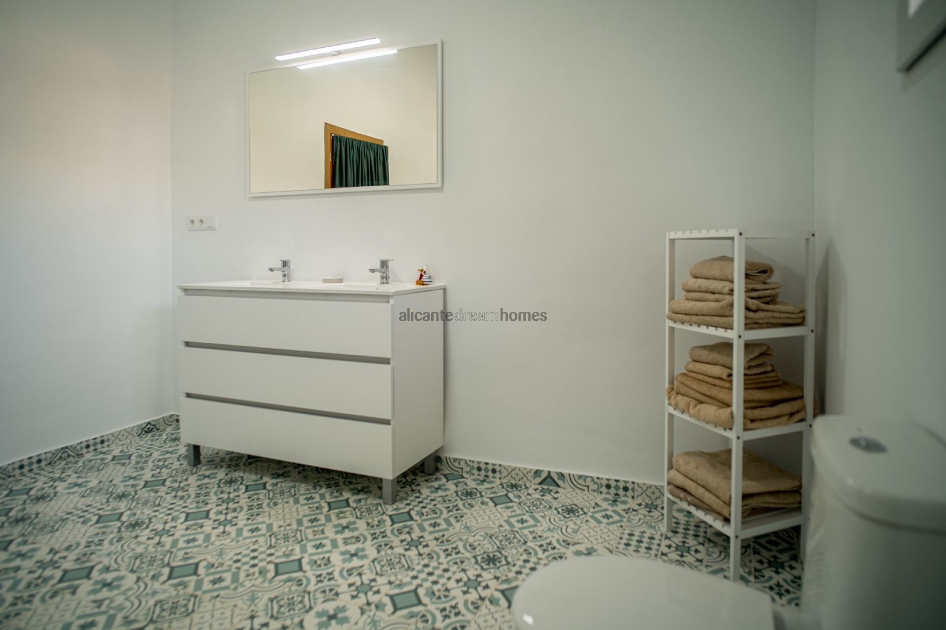 Resale - 5 Bedroom 3 Bathroom Country house in Pinoso -  - Alicante