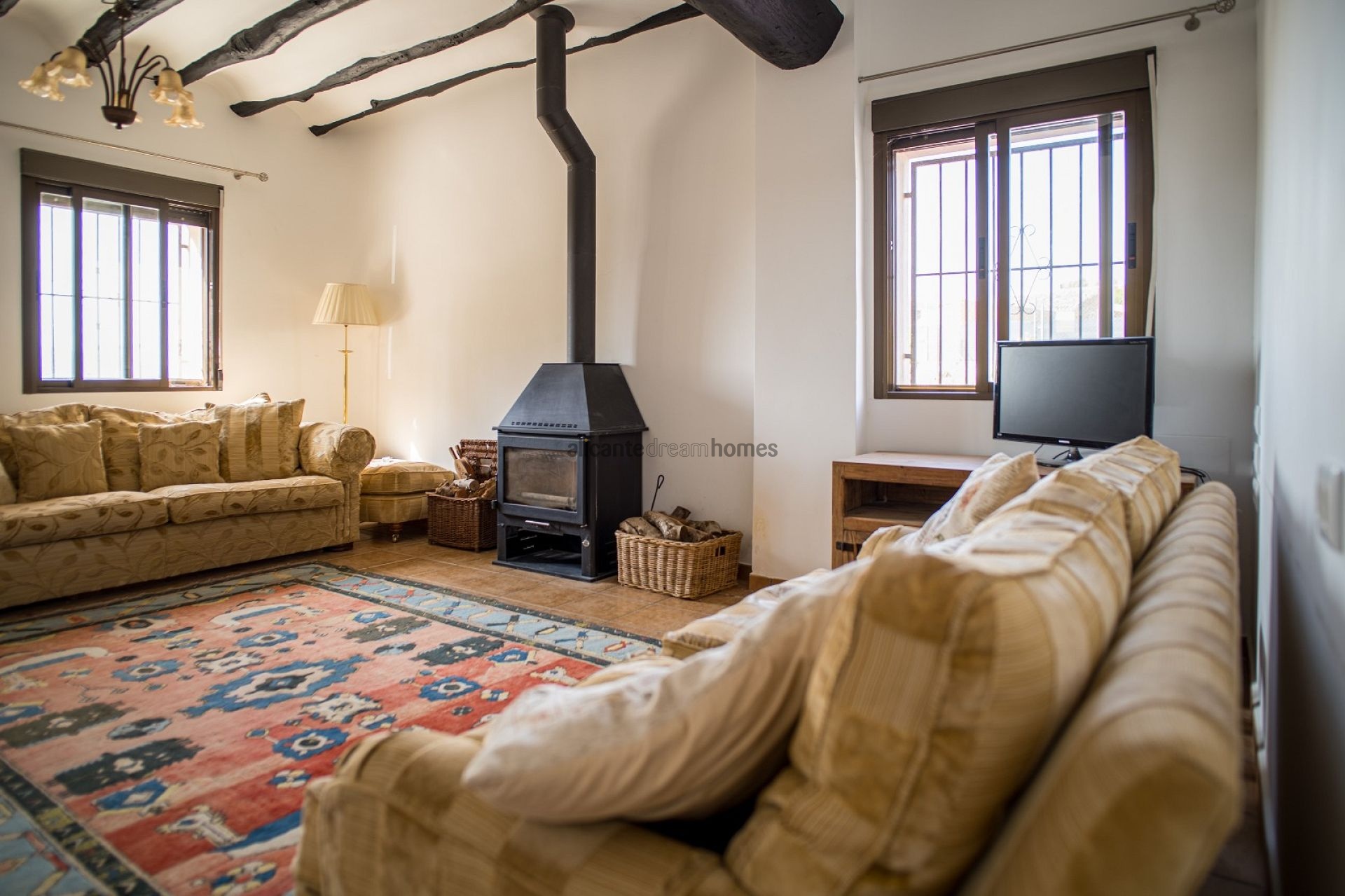Resale - 5 Bedroom 3 Bathroom Country house in Pinoso -  - Alicante