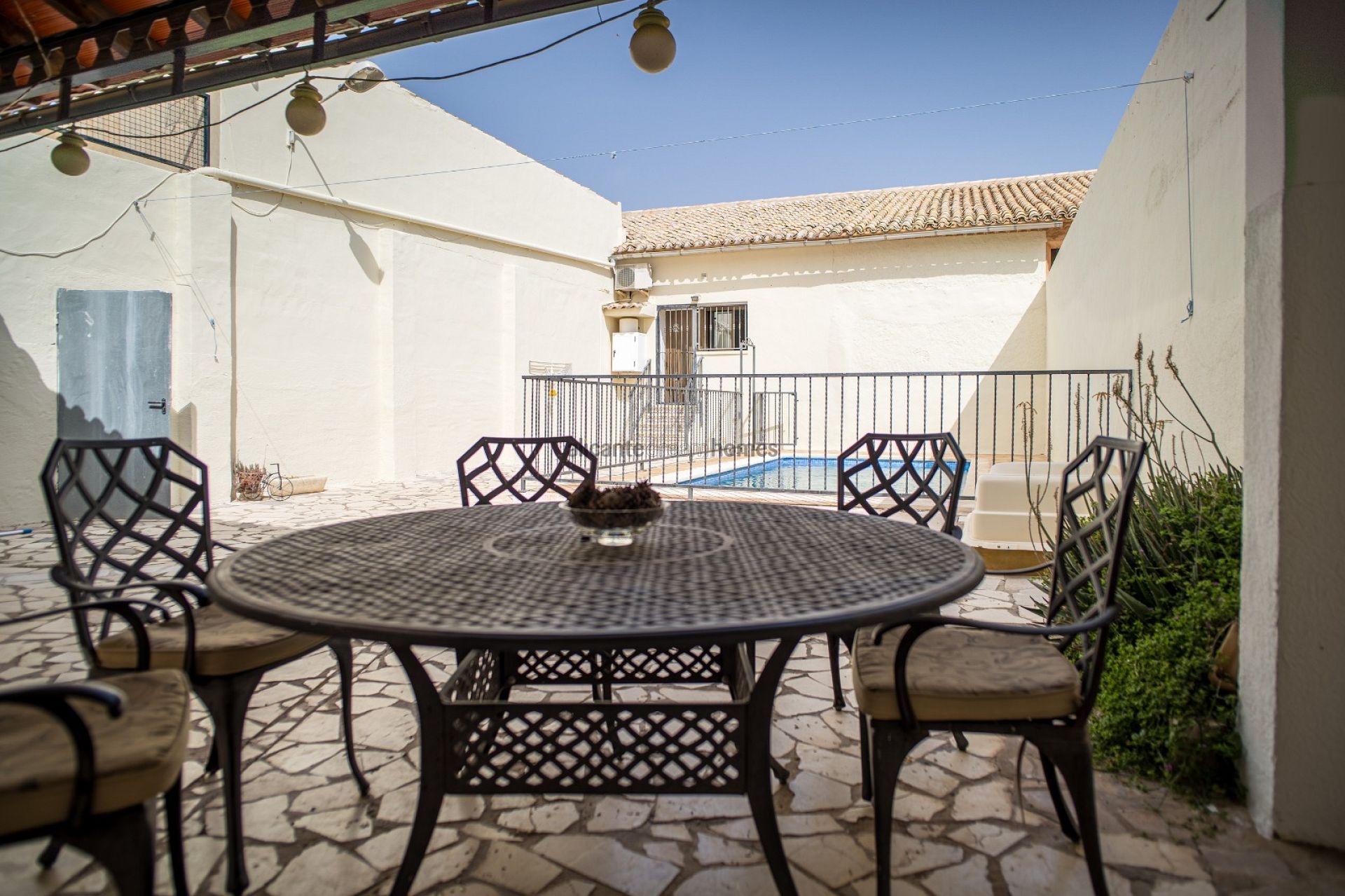 Resale - 5 Bedroom 3 Bathroom Country house in Pinoso -  - Alicante