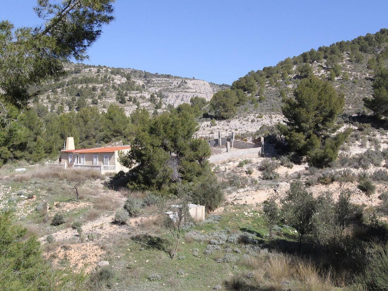 Resale - 3 Bedroom 2 Bathroom Villa in Petrer -  - Alicante